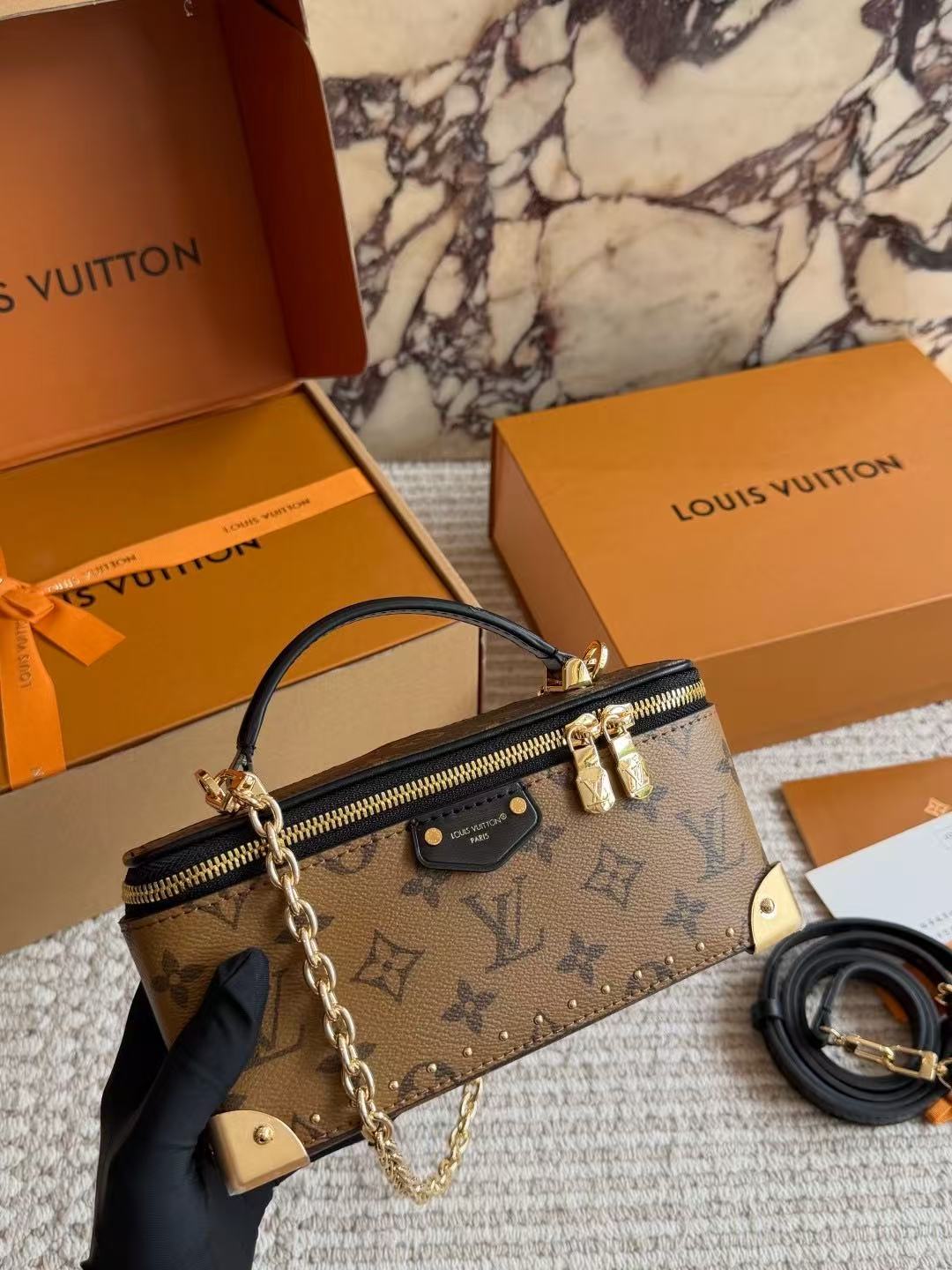 LV チェーン・ヴァニティケース【50％割引+送料無料】