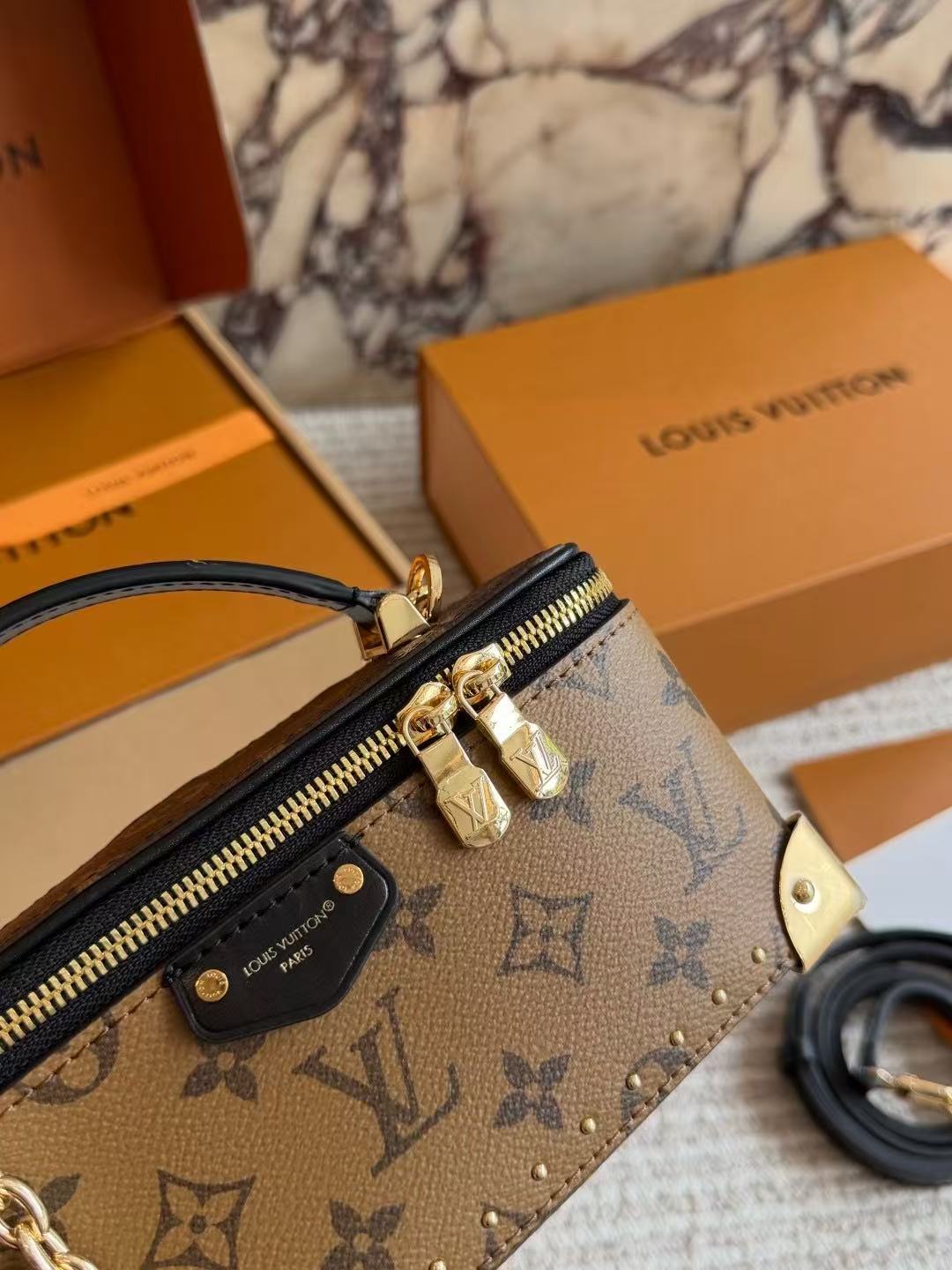 LV チェーン・ヴァニティケース【50％割引+送料無料】