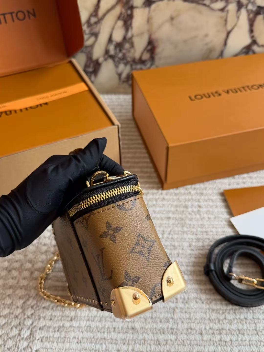 LV チェーン・ヴァニティケース【50％割引+送料無料】