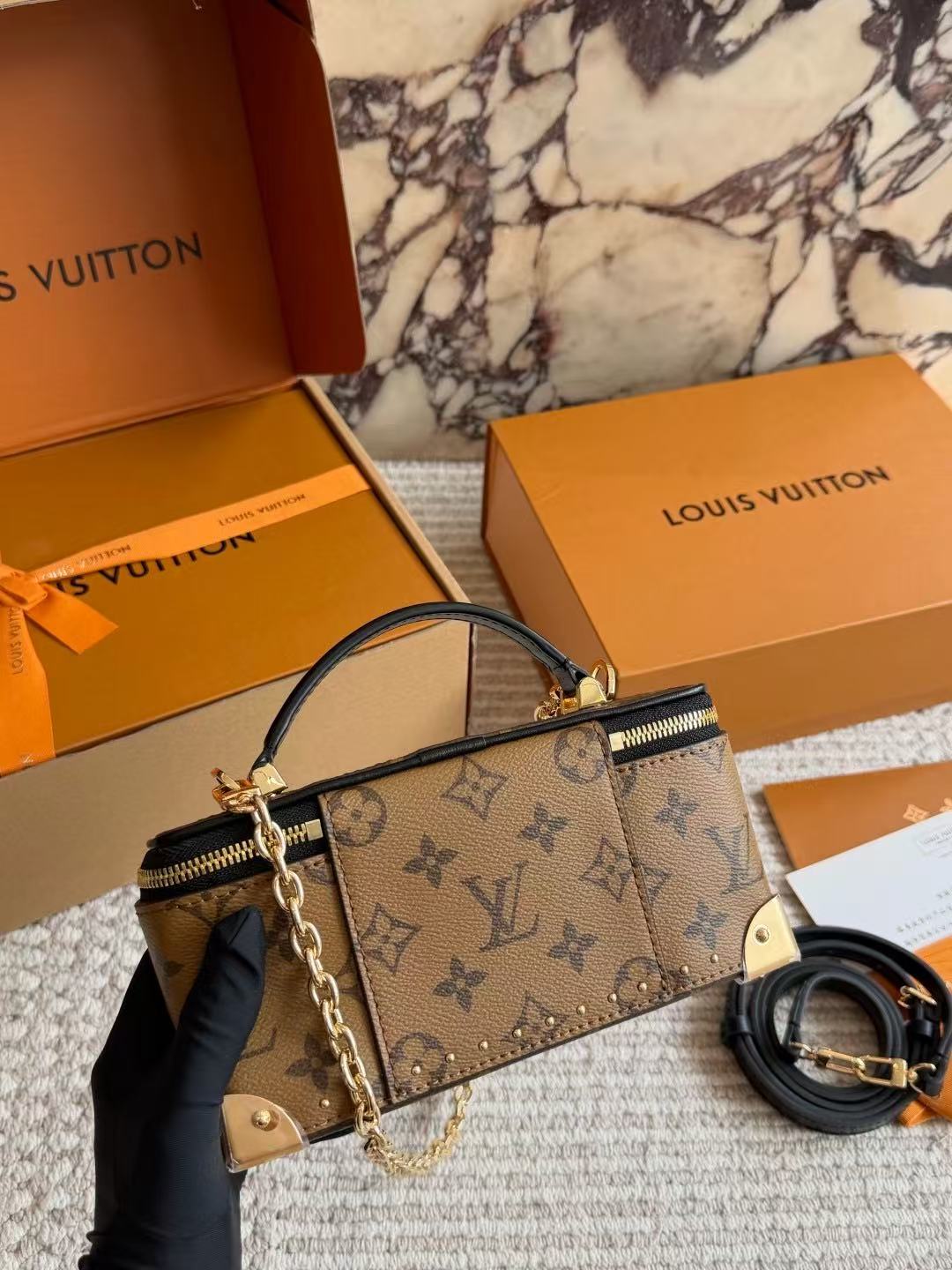 LV チェーン・ヴァニティケース【50％割引+送料無料】