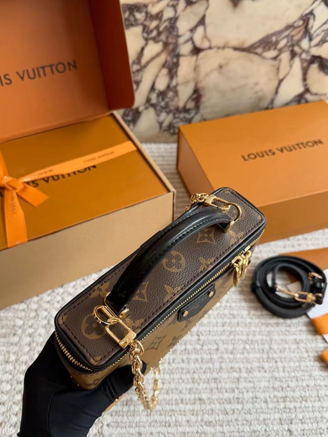 LV チェーン・ヴァニティケース【50％割引+送料無料】