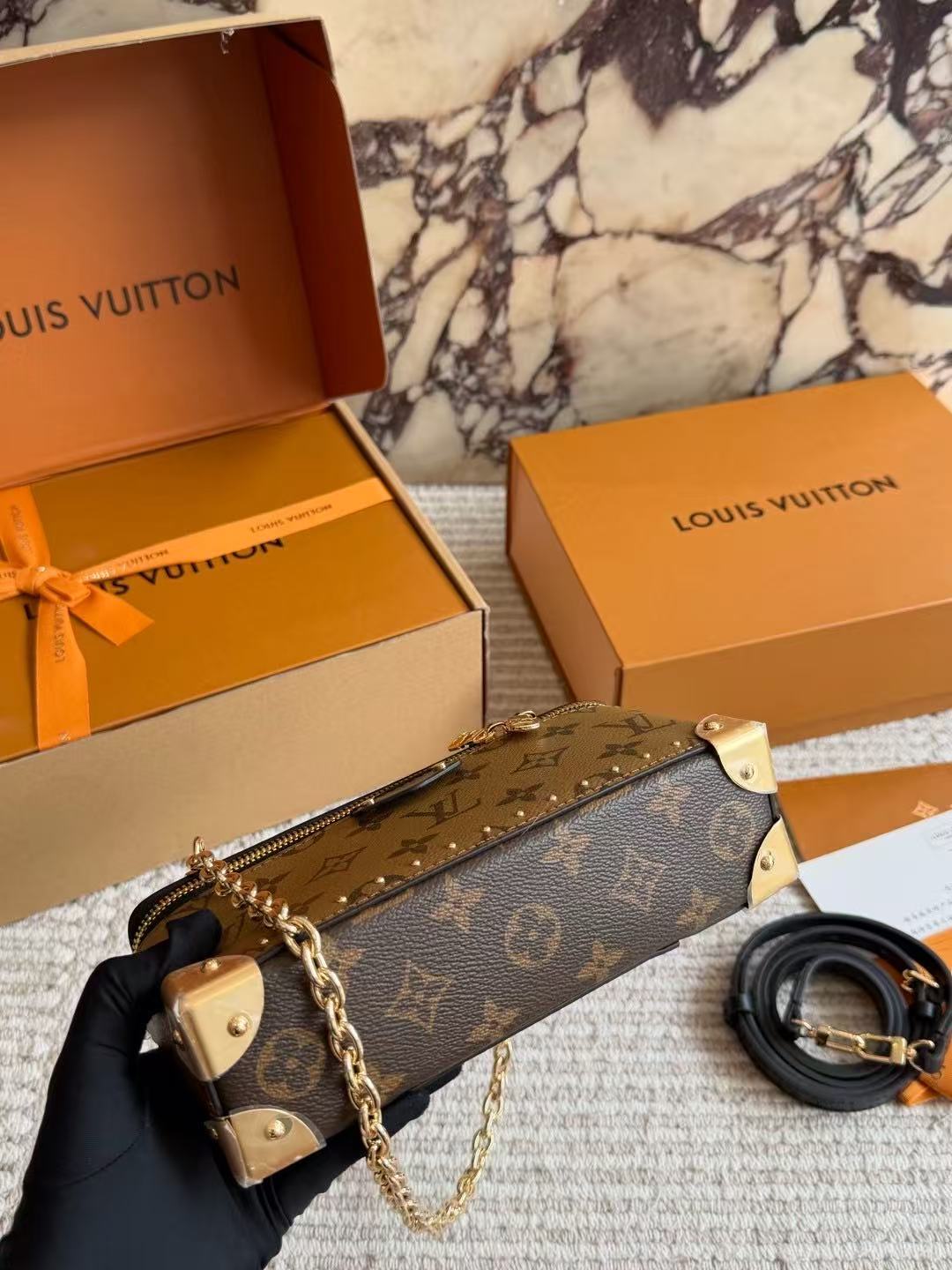 LV チェーン・ヴァニティケース【50％割引+送料無料】