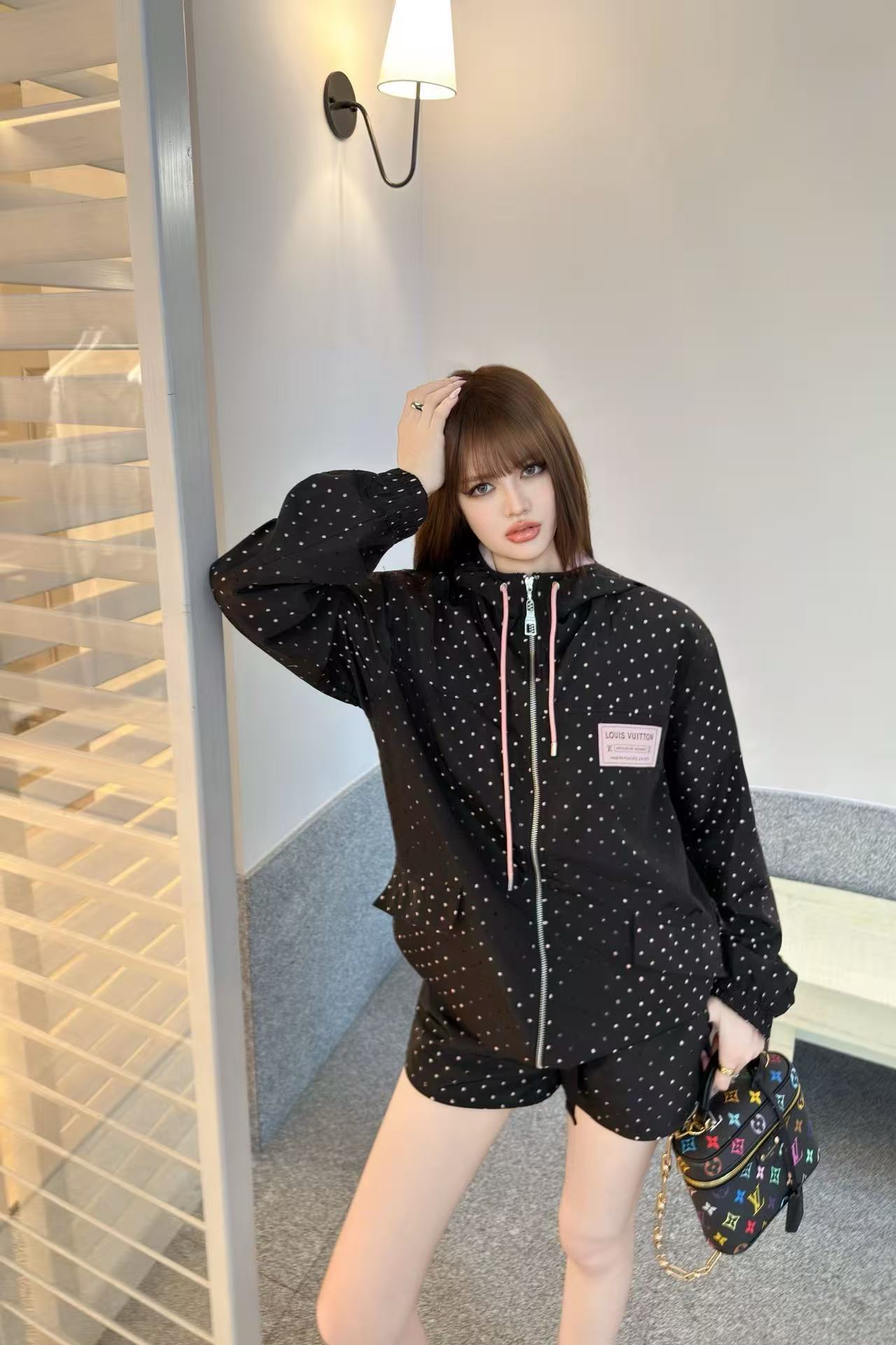 LV フーデッドジャケット＆ショーツ セットアップ【50％割引+送料無料】