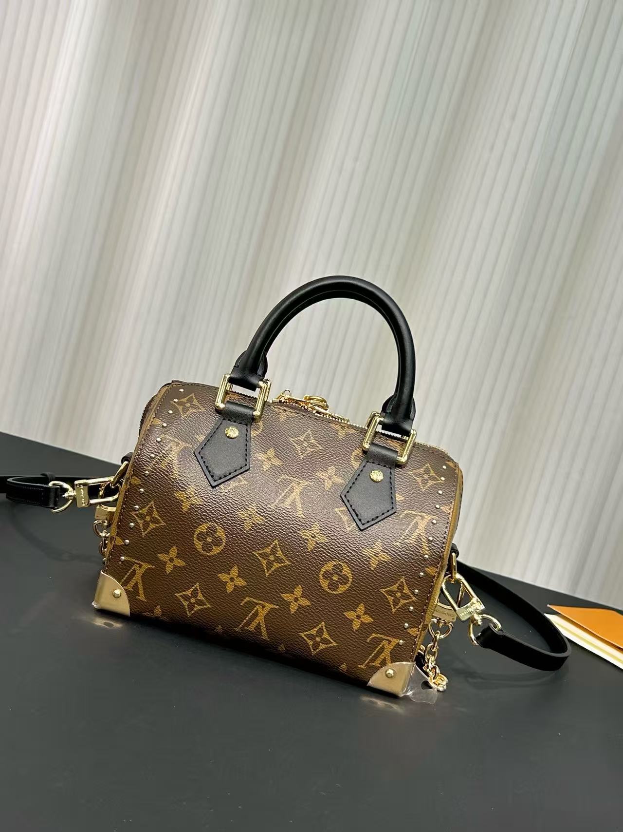 LV チェーン＆スタッズ ハンドバッグ【50％割引+送料無料】