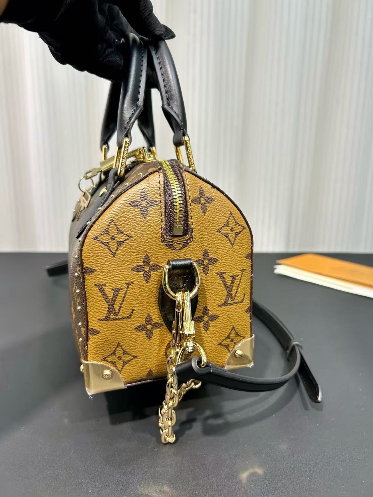 LV チェーン＆スタッズ ハンドバッグ【50％割引+送料無料】