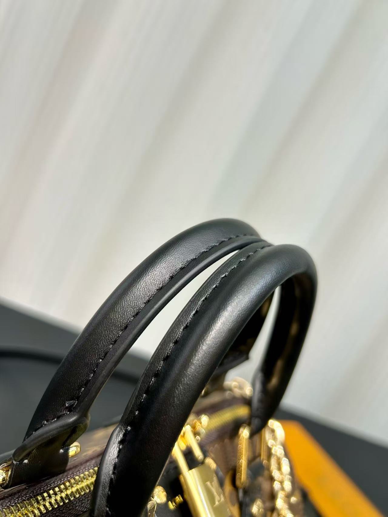 LV チェーン＆スタッズ ハンドバッグ【50％割引+送料無料】