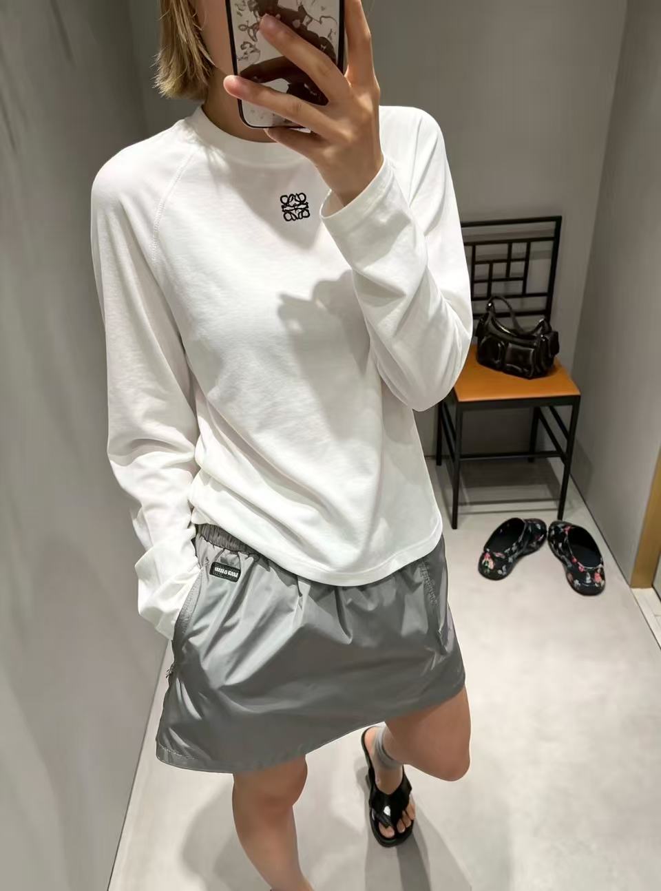 L0WEW 刺繍ロゴTシャツ【50％割引+送料無料】