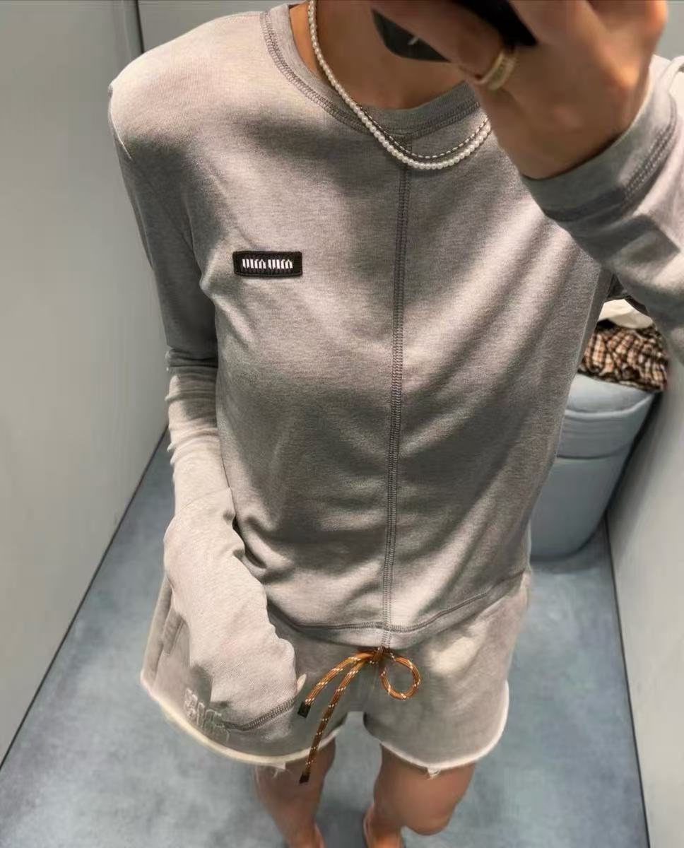 M1UM1U シンプルレター長袖Tシャツ【50％割引+送料無料】