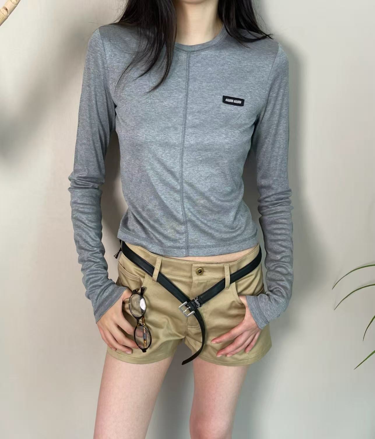 M1UM1U シンプルレター長袖Tシャツ【50％割引+送料無料】