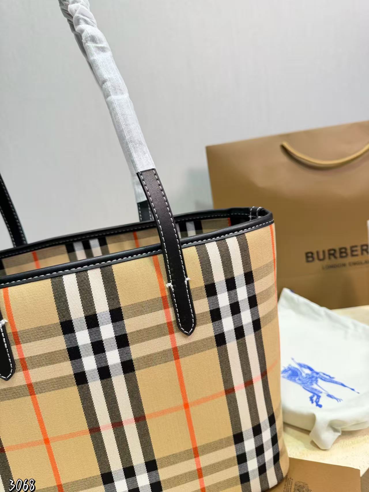 BUR8ERRY チェック柄ジップアップトートバッグ【50％割引+送料無料】