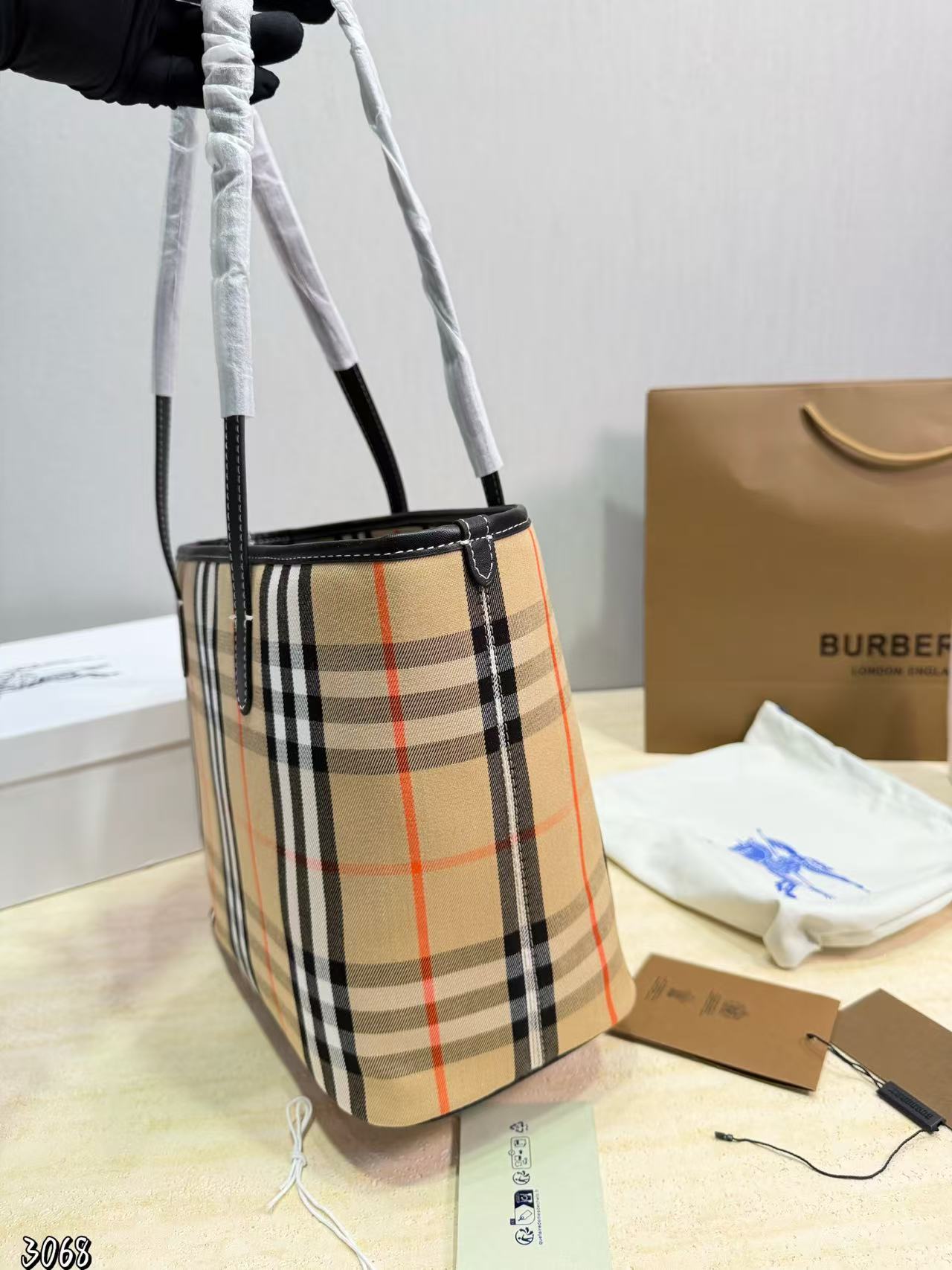 BUR8ERRY チェック柄ジップアップトートバッグ【50％割引+送料無料】
