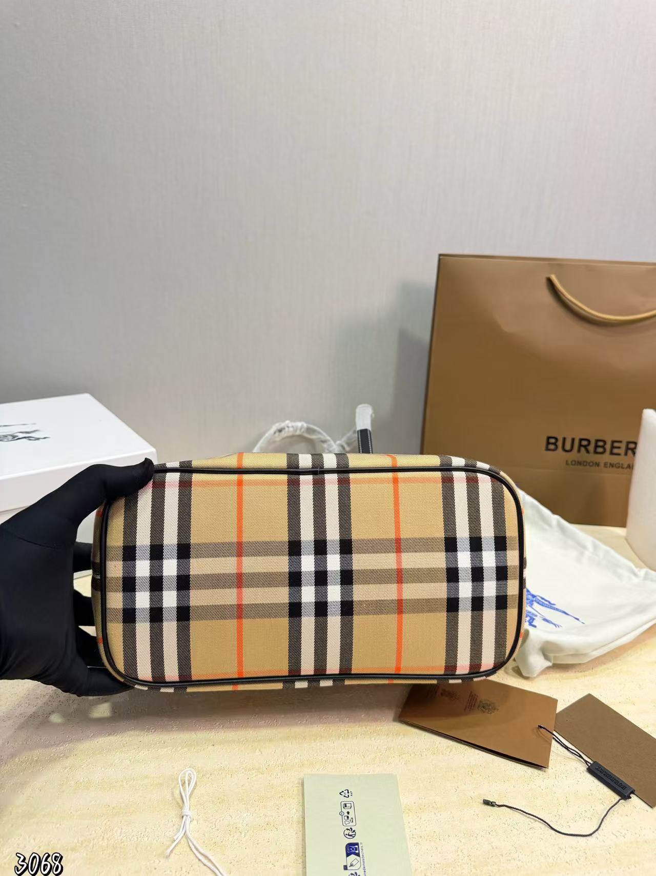 BUR8ERRY チェック柄ジップアップトートバッグ【50％割引+送料無料】