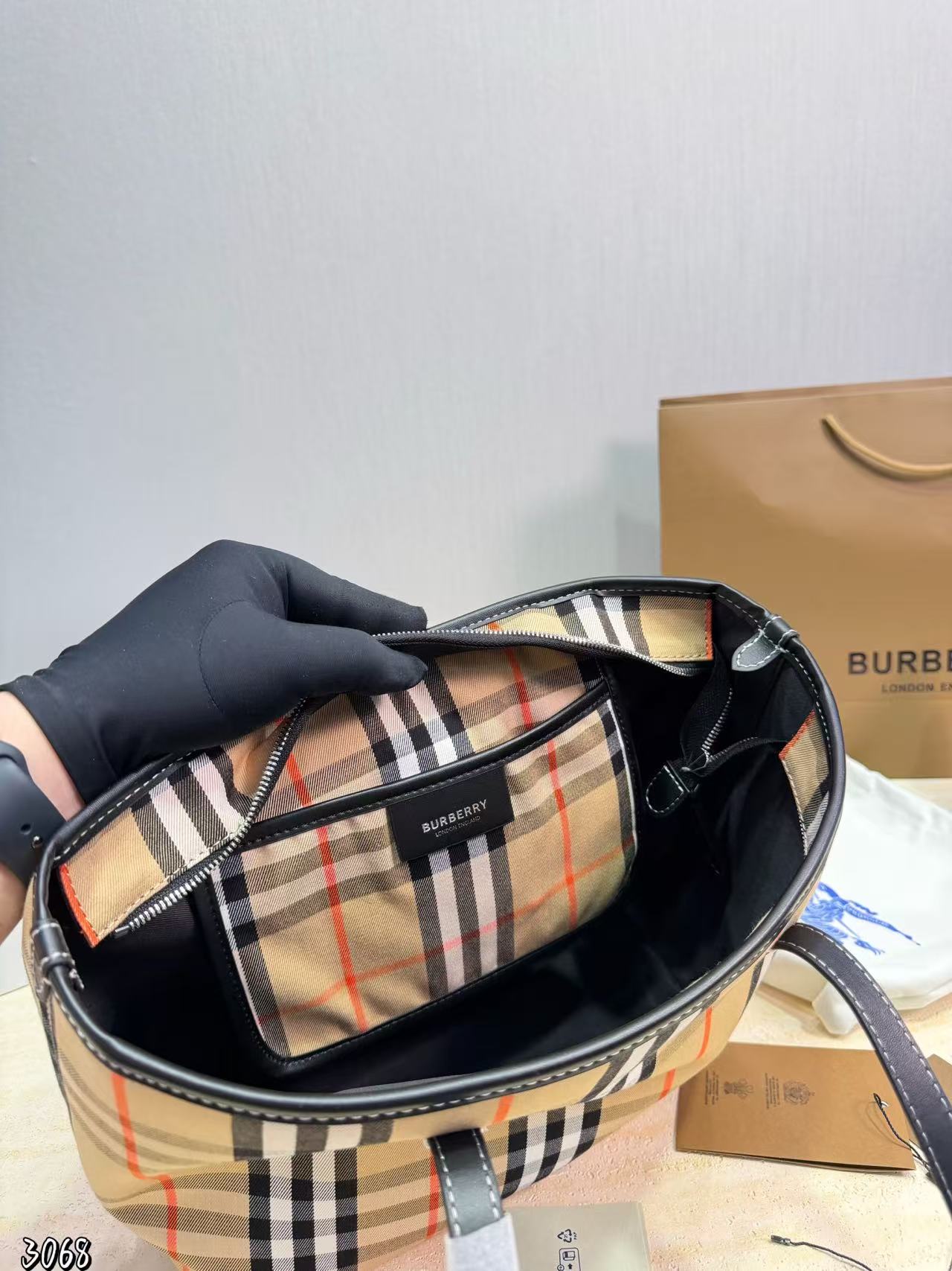 BUR8ERRY チェック柄ジップアップトートバッグ【50％割引+送料無料】