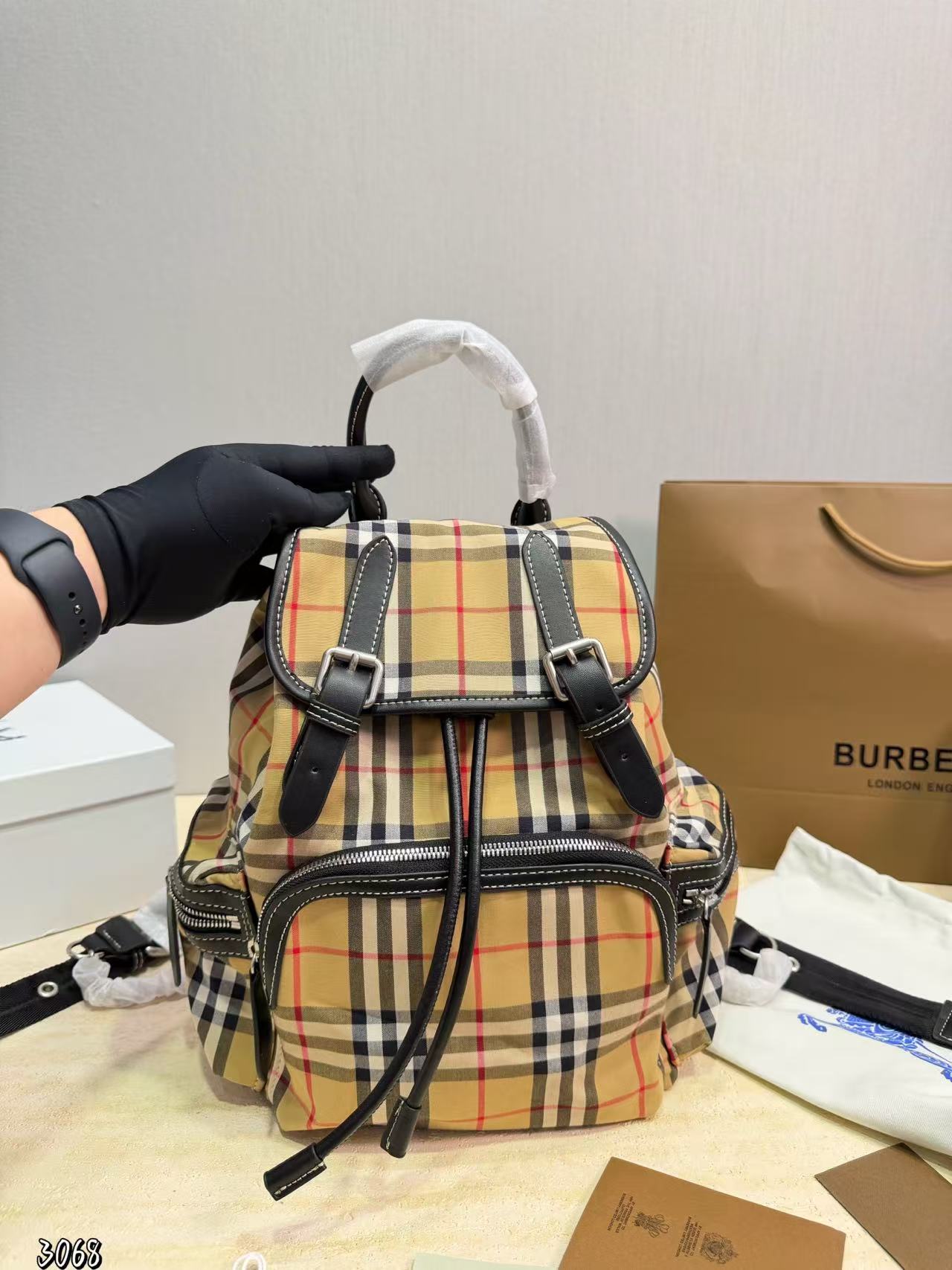 BUR8ERRY チェック柄レザーバックパック【50％割引+送料無料】