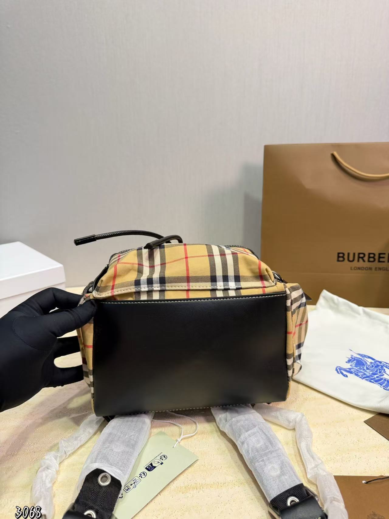 BUR8ERRY チェック柄レザーバックパック【50％割引+送料無料】