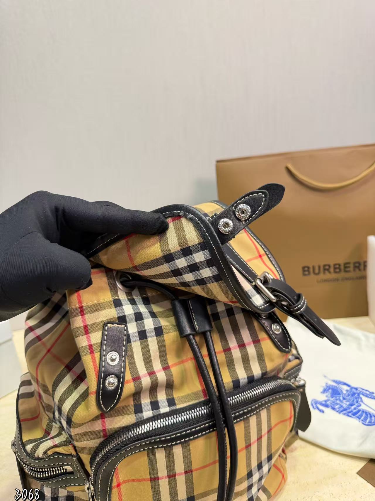 BUR8ERRY チェック柄レザーバックパック【50％割引+送料無料】