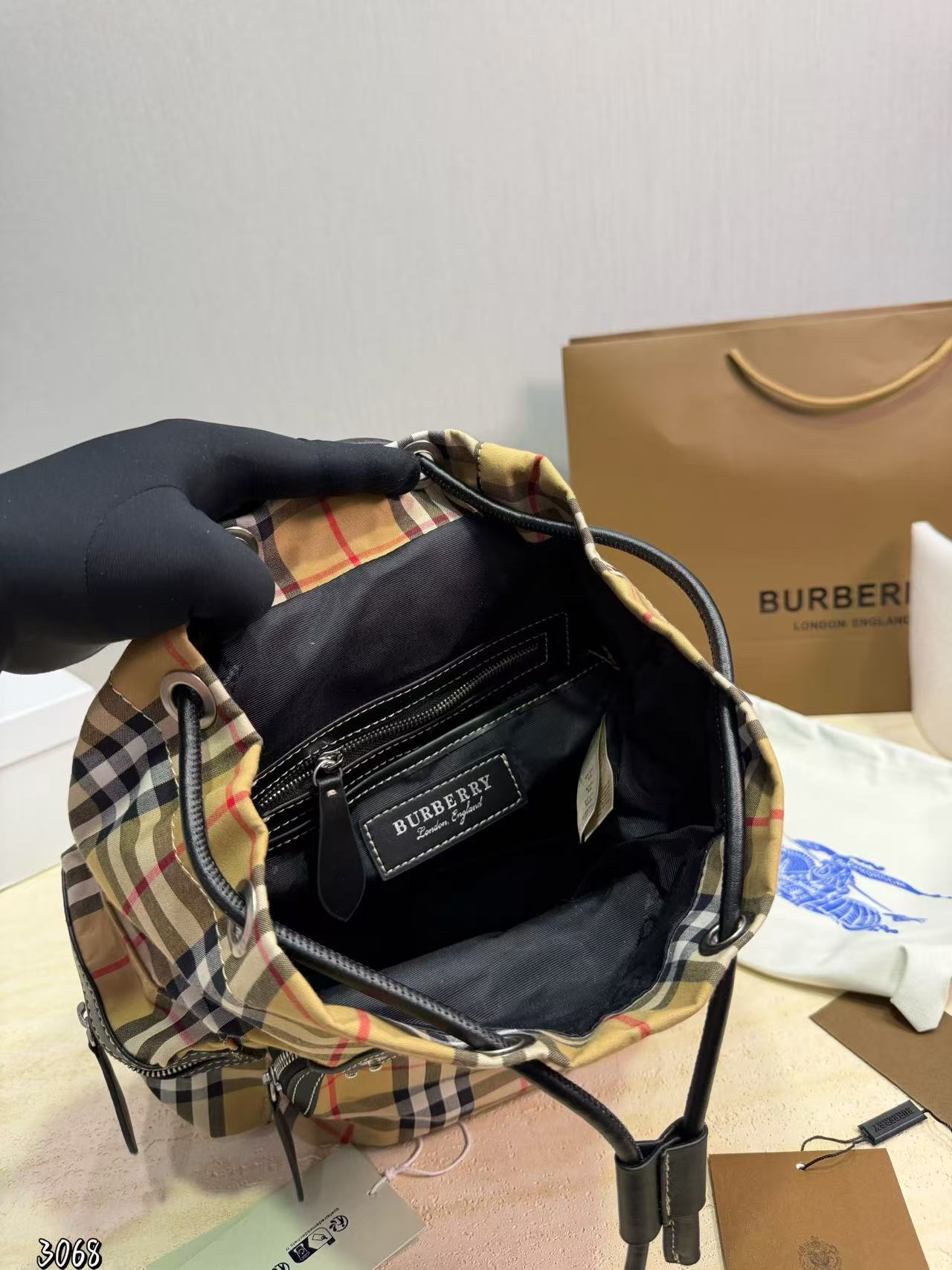 BUR8ERRY チェック柄レザーバックパック【50％割引+送料無料】