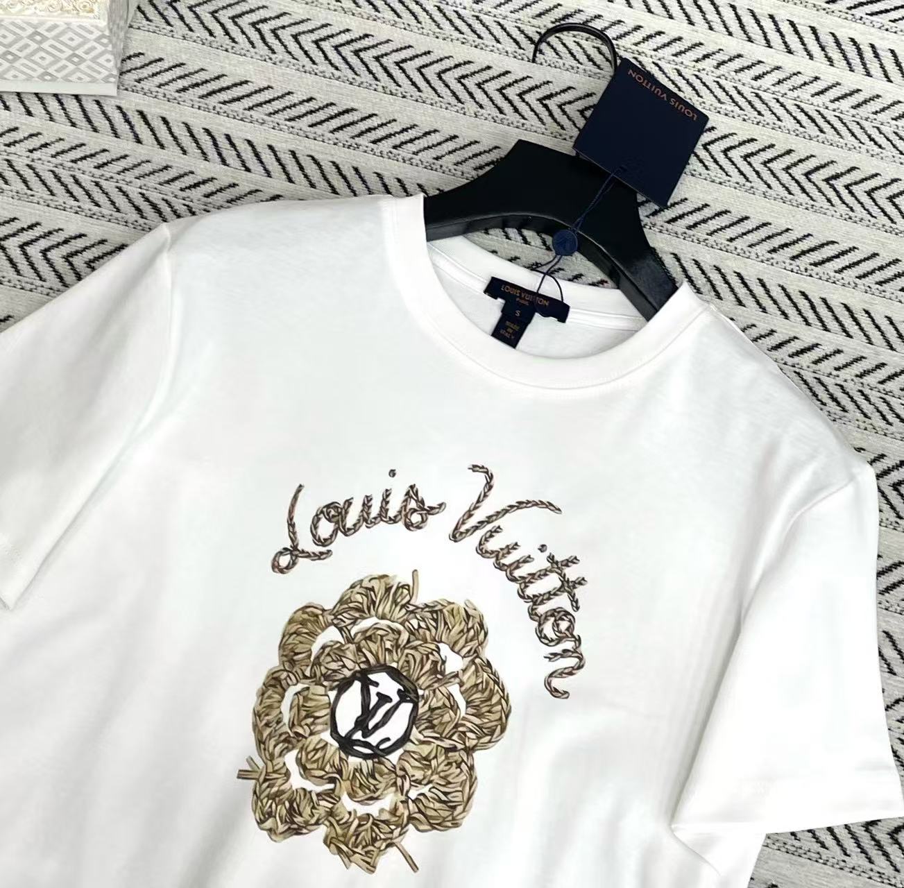 LV花柄ロゴTシャツ【50％割引+送料無料】