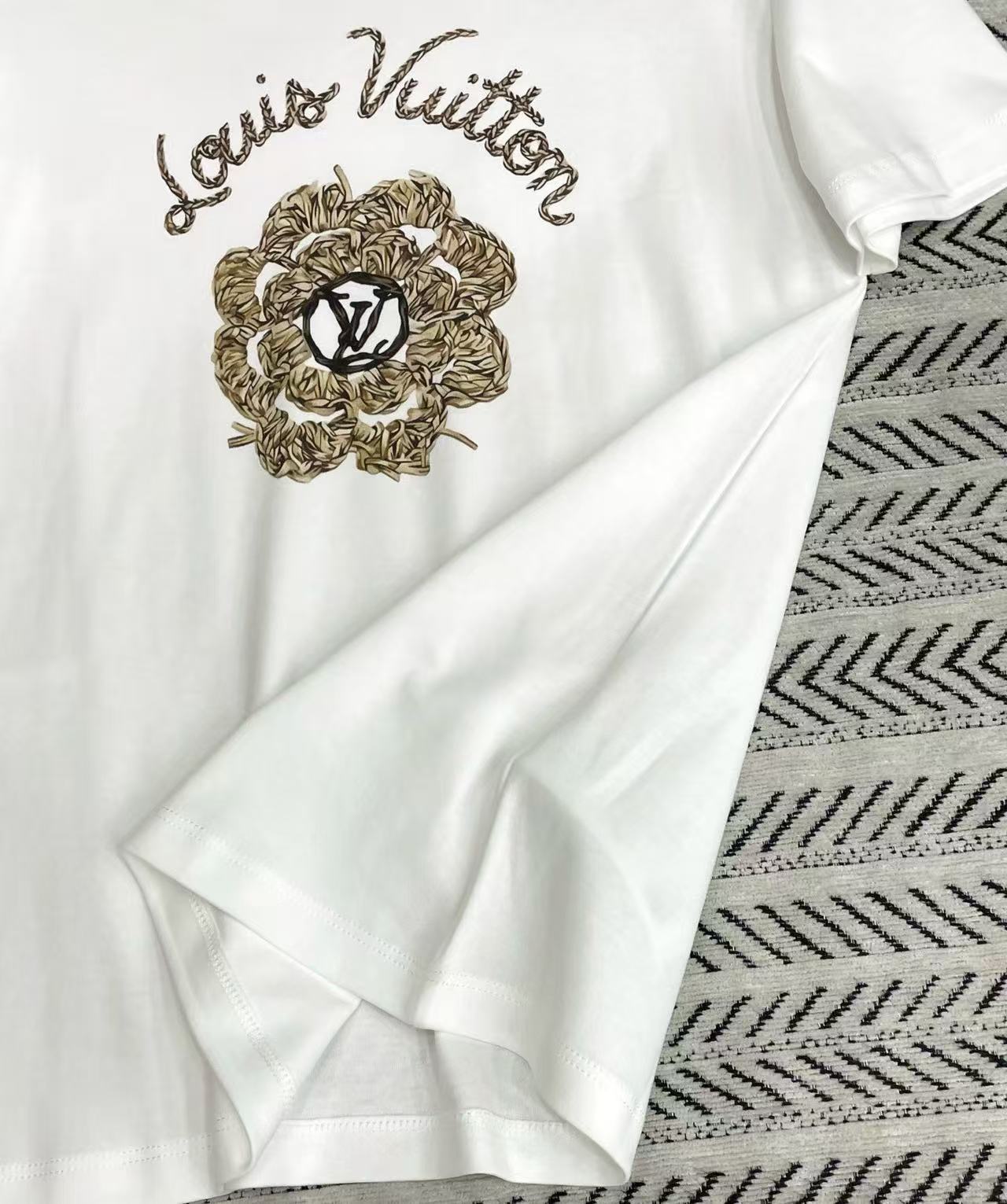 LV花柄ロゴTシャツ【50％割引+送料無料】