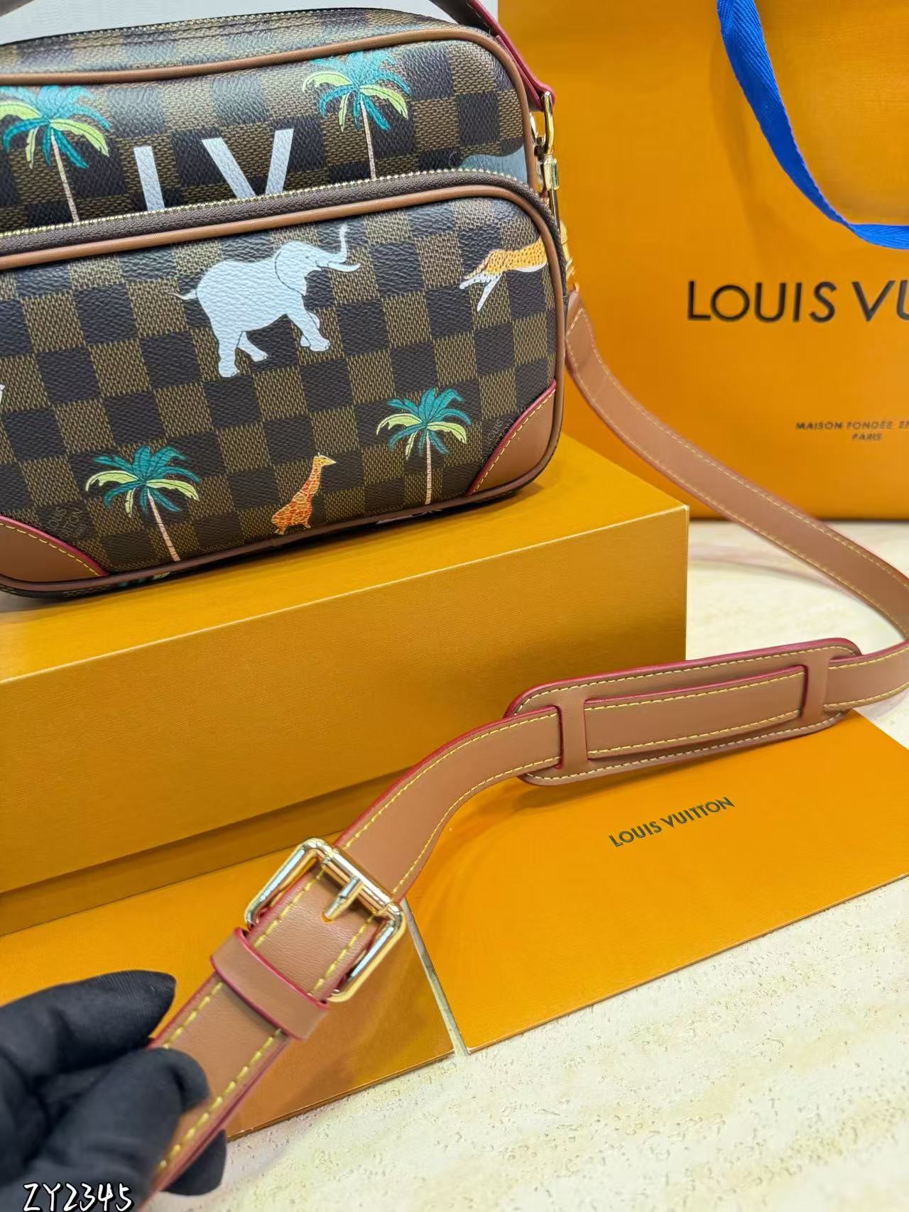 LV Monogram Archiveショルダーバッグ【50％割引+送料無料】