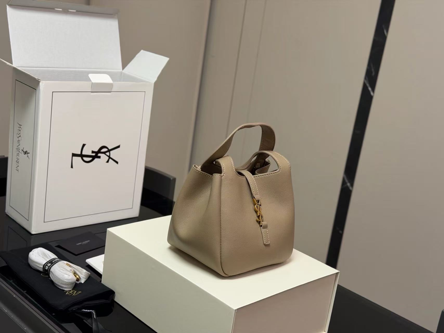 YSLレザーハンドバッグ【50％割引+送料無料】