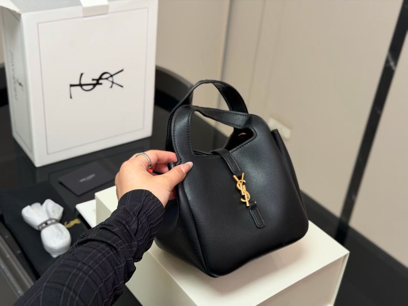 YSLレザーハンドバッグ【50％割引+送料無料】