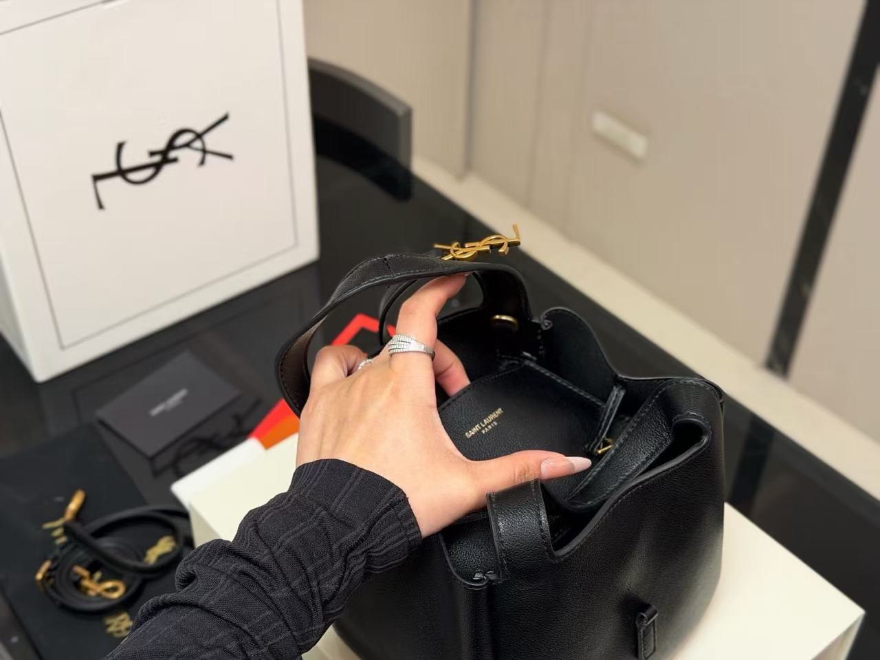 YSLレザーハンドバッグ【50％割引+送料無料】