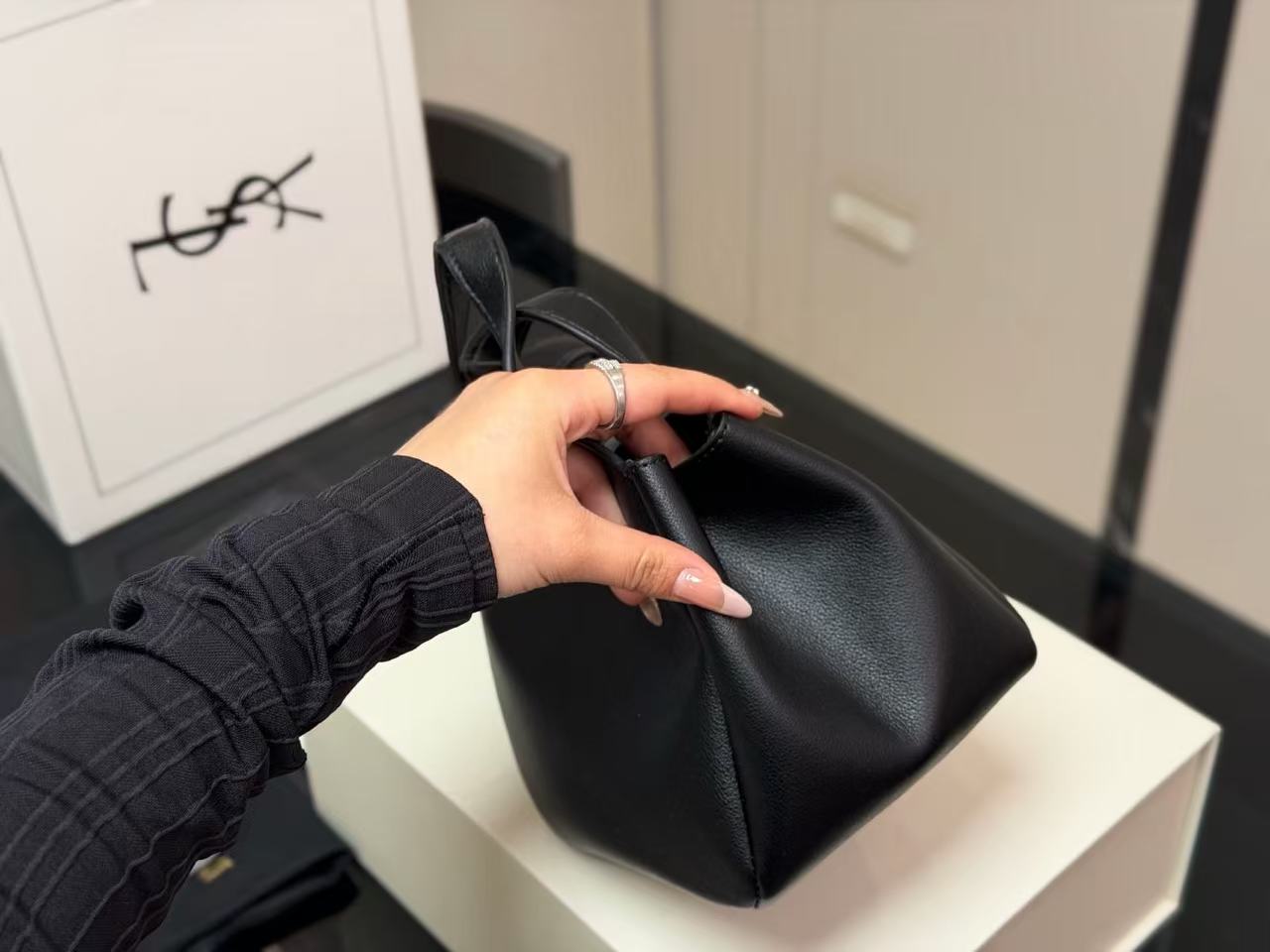YSLレザーハンドバッグ【50％割引+送料無料】