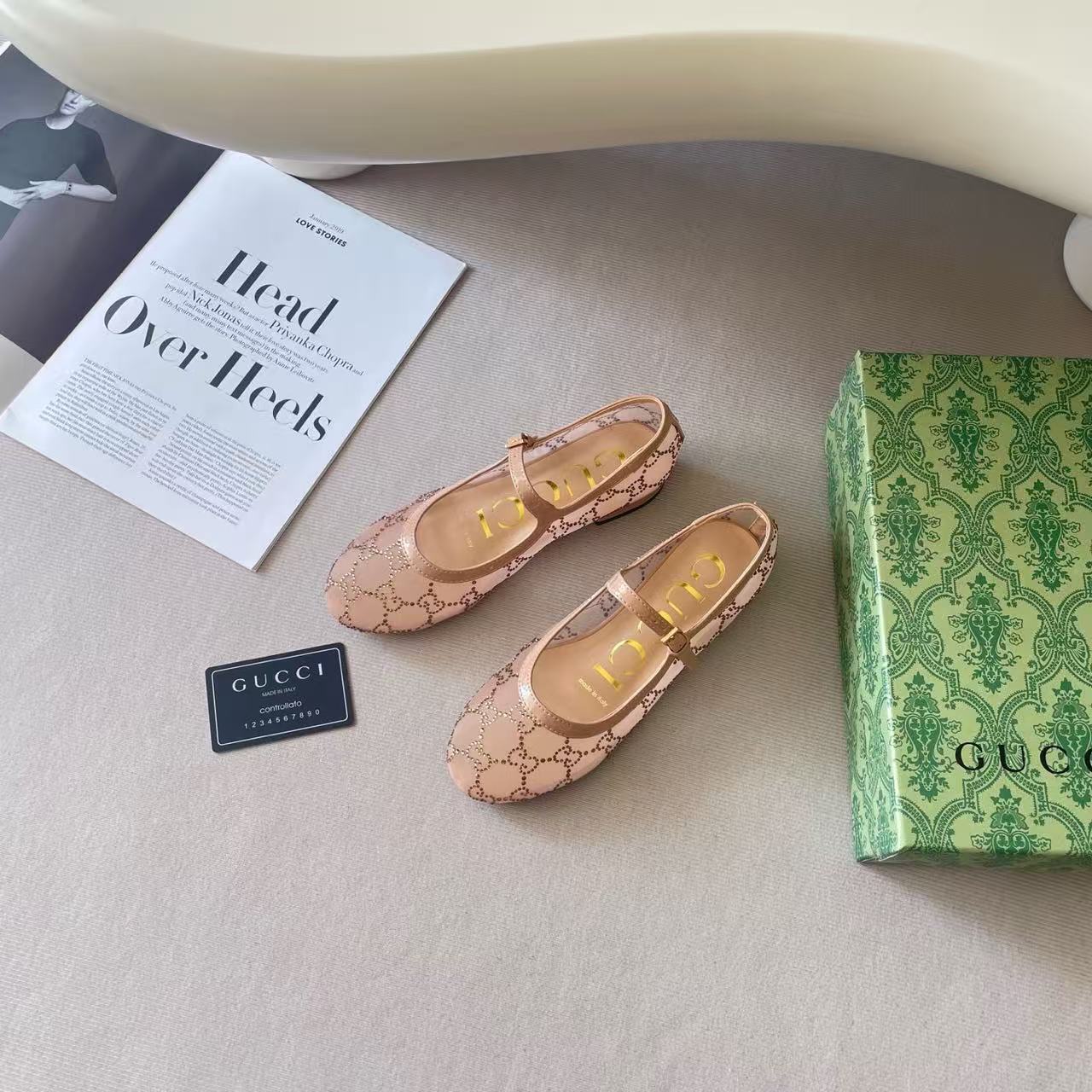 GUCCI カットアウト ラインストーン フラットシューズ【50％割引+送料無料】