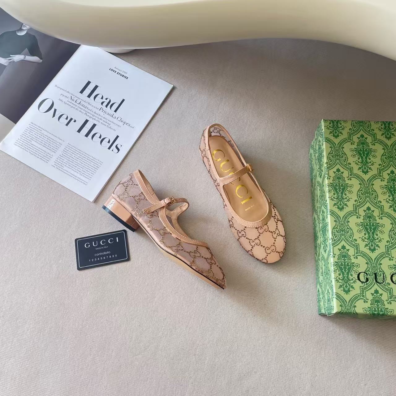 GUCCI カットアウト ラインストーン フラットシューズ【50％割引+送料無料】