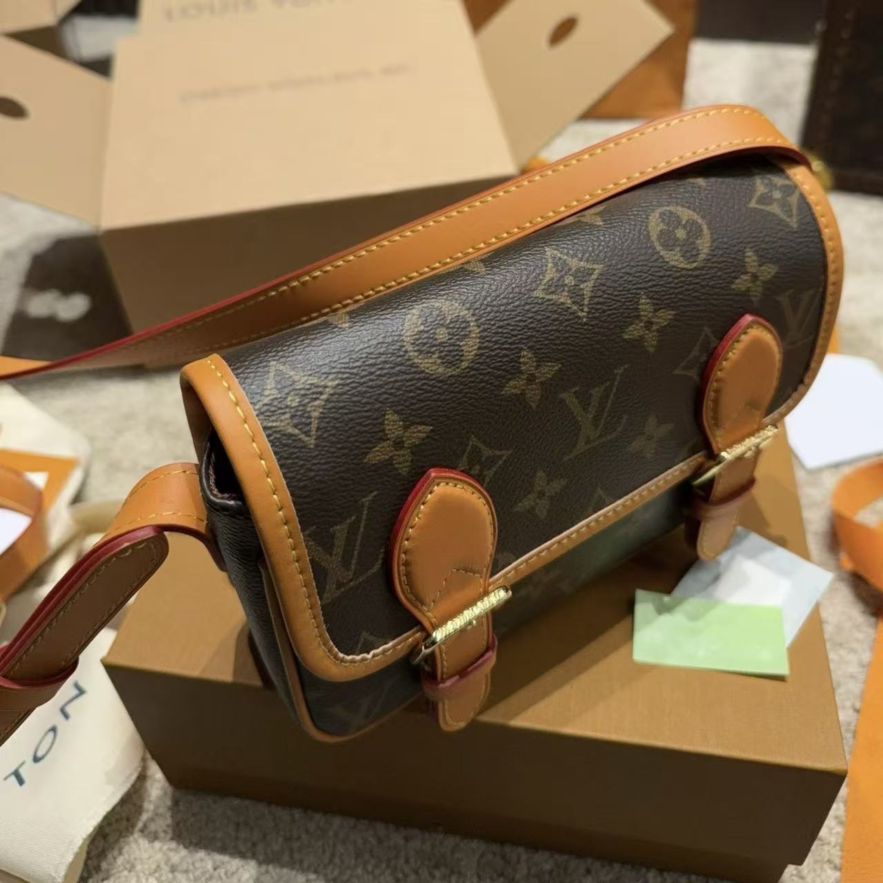 LV Mini Satchelショルダーバッグ【50％割引+送料無料】