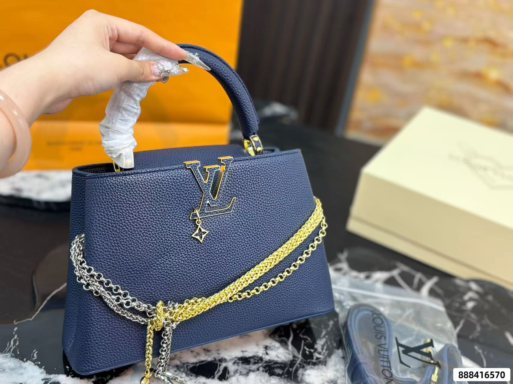 LV Capucines牛革ハンドバッグ【50％割引+送料無料】