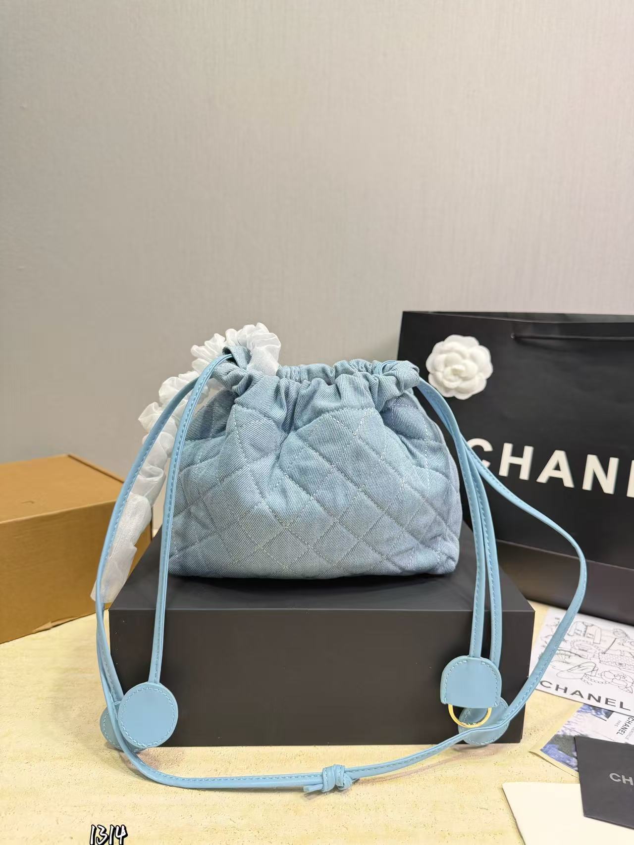 CHANE1 ダブルC ドローストリング デニムショルダーバッグ【50％割引+送料無料】