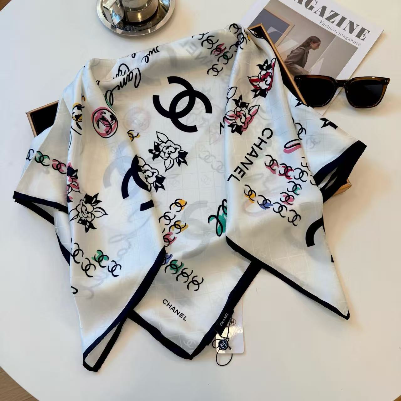CHANE1 ダブルCプリントシルクスカーフ【50％割引+送料無料】