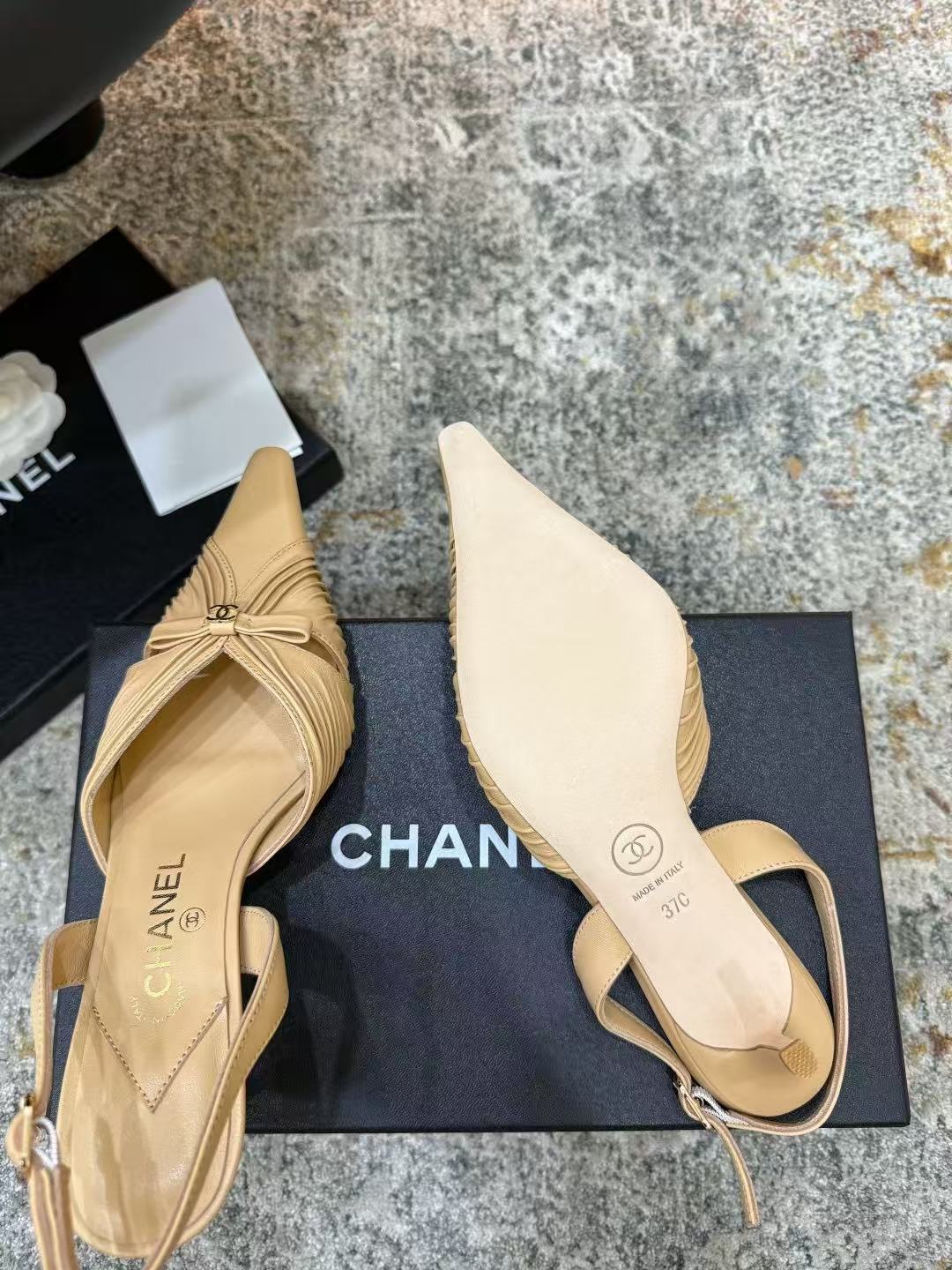 CHANE1 高品質ダブルCポインテッドトゥローヒール【50％割引+送料無料】