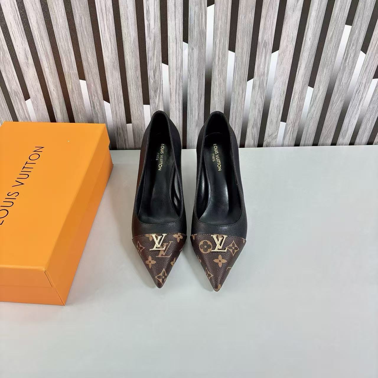 LV ポインテッドトゥ・ハイヒール【50％割引+送料無料】