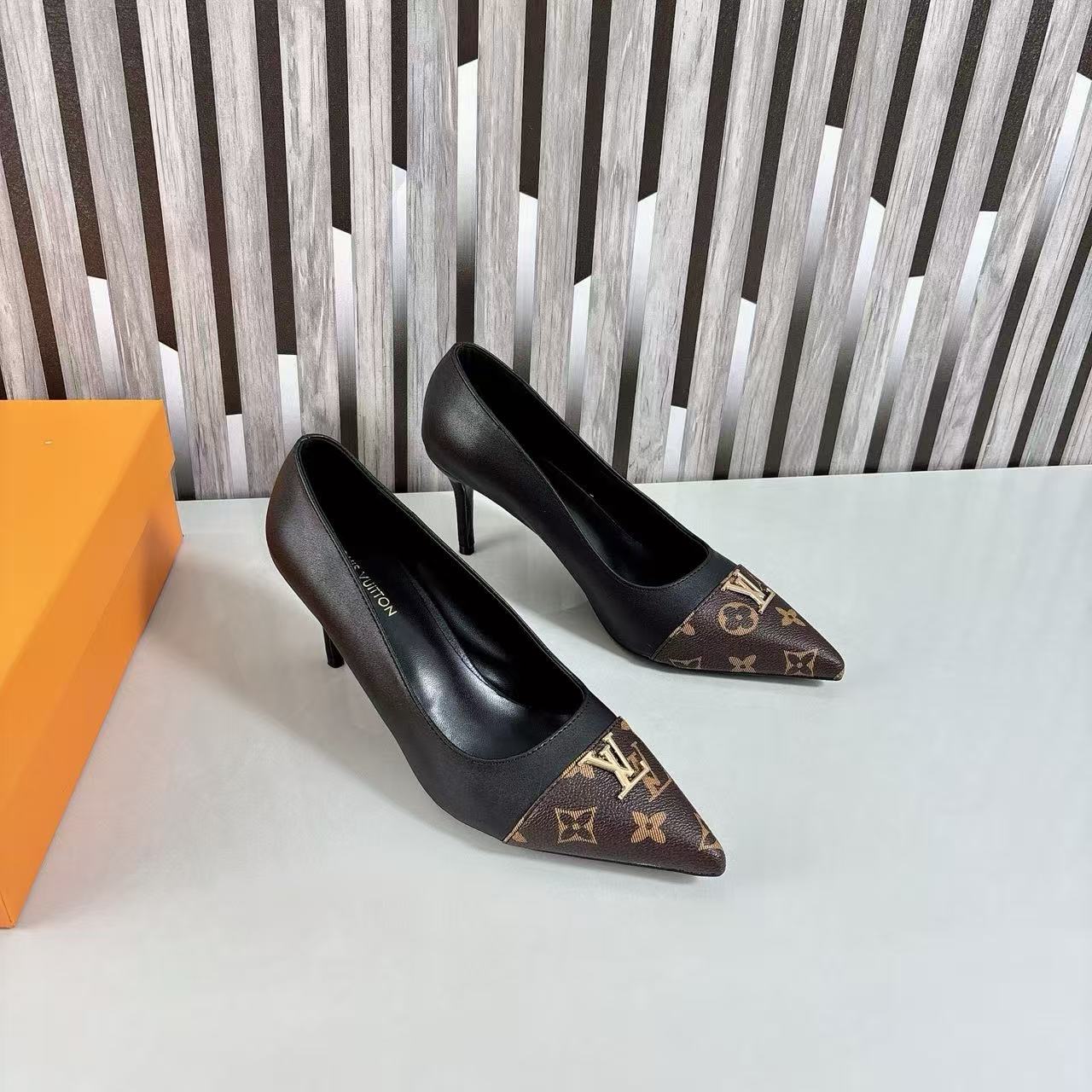 LV ポインテッドトゥ・ハイヒール【50％割引+送料無料】