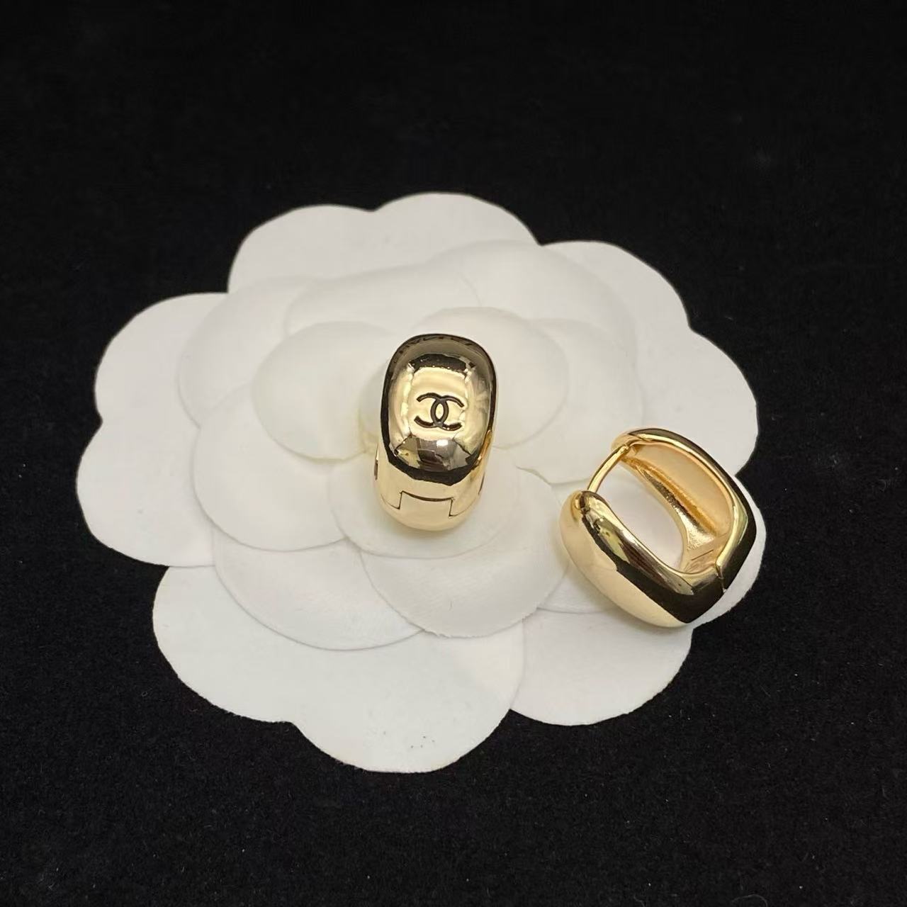 CHANE1 シンプルダブルCフープピアス【50％割引+送料無料】