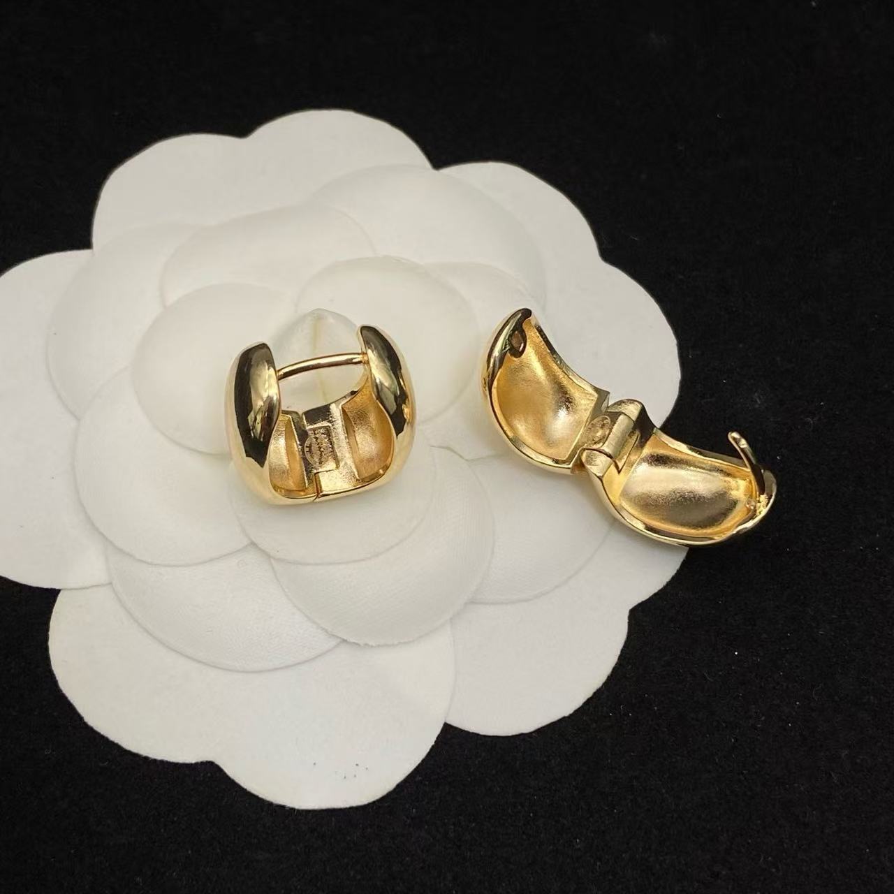 CHANE1 シンプルダブルCフープピアス【50％割引+送料無料】