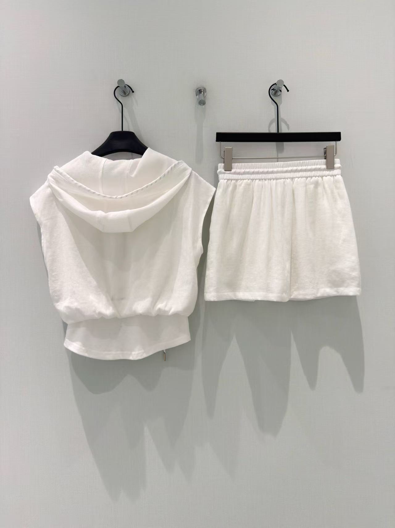 M1UM1U ジップアップトップス＆ショートパンツ セットアップ【50％割引+送料無料】