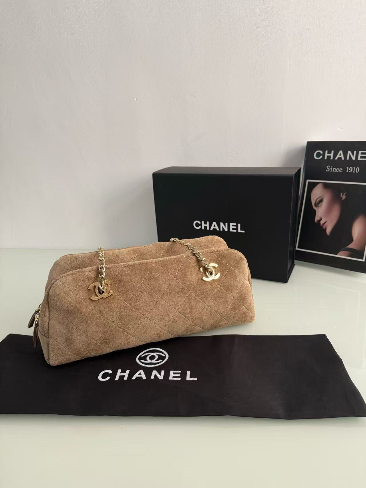 CHANE1 ヌバックレザー チェーンショルダーバッグ【50％割引+送料無料】