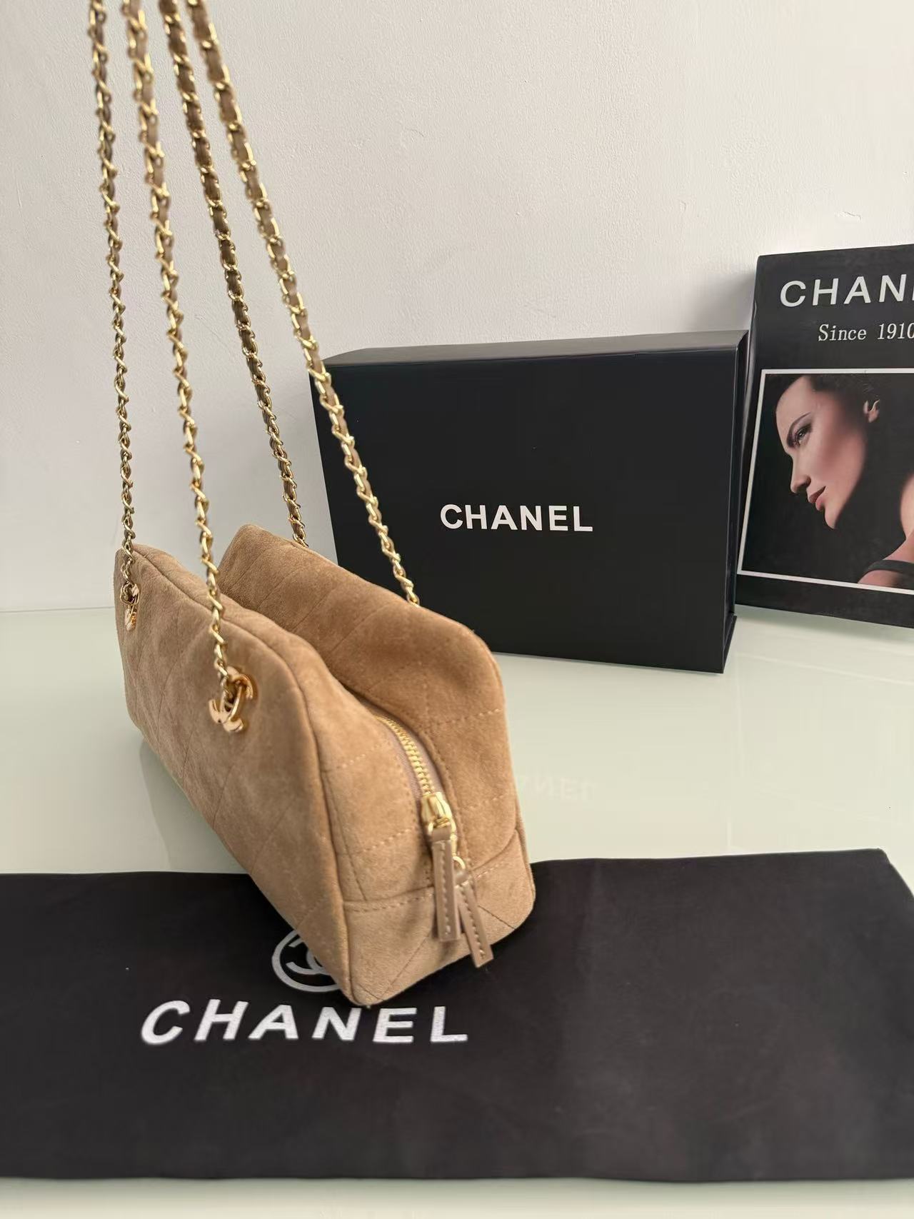 CHANE1 ヌバックレザー チェーンショルダーバッグ【50％割引+送料無料】