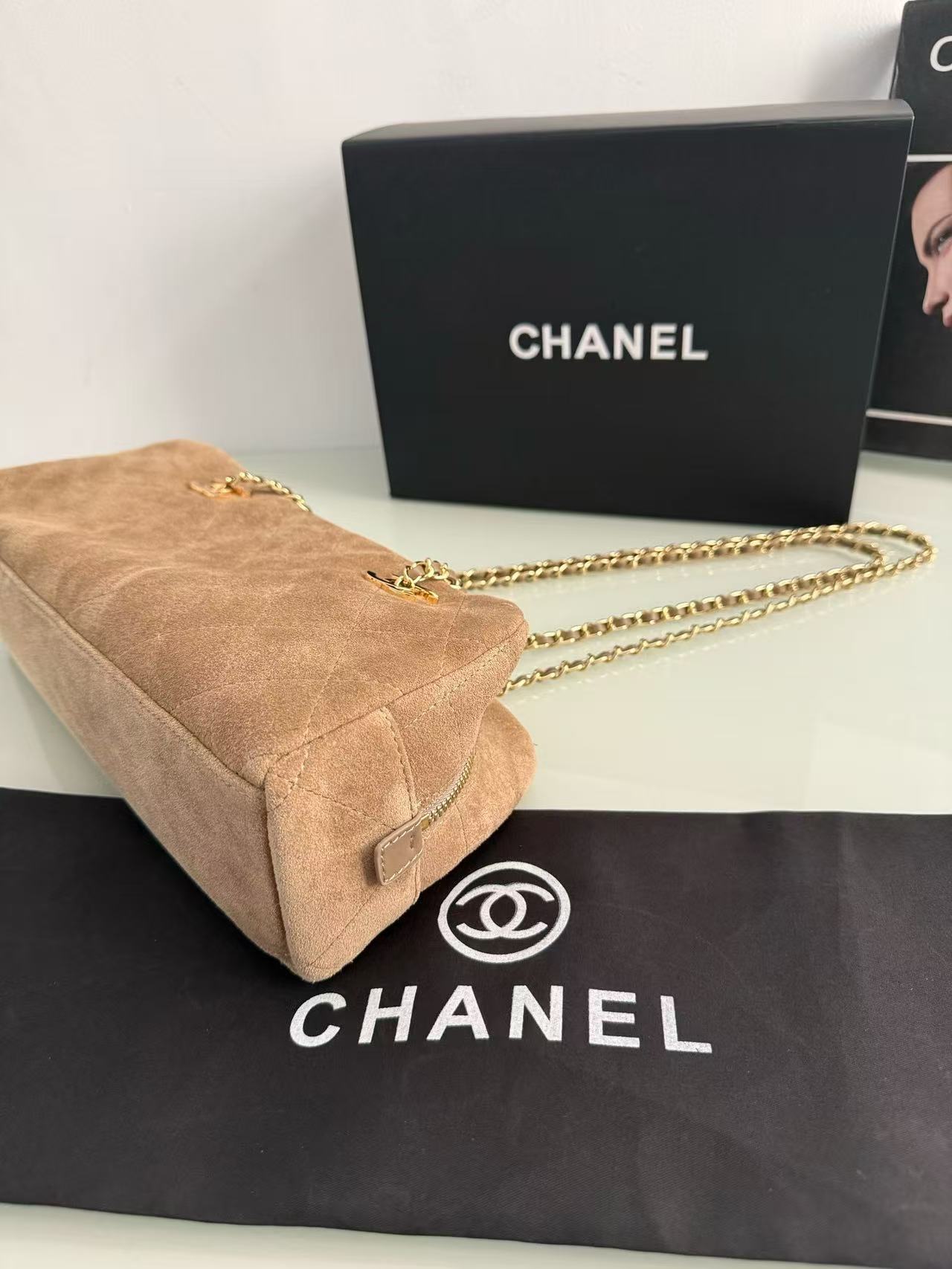 CHANE1 ヌバックレザー チェーンショルダーバッグ【50％割引+送料無料】