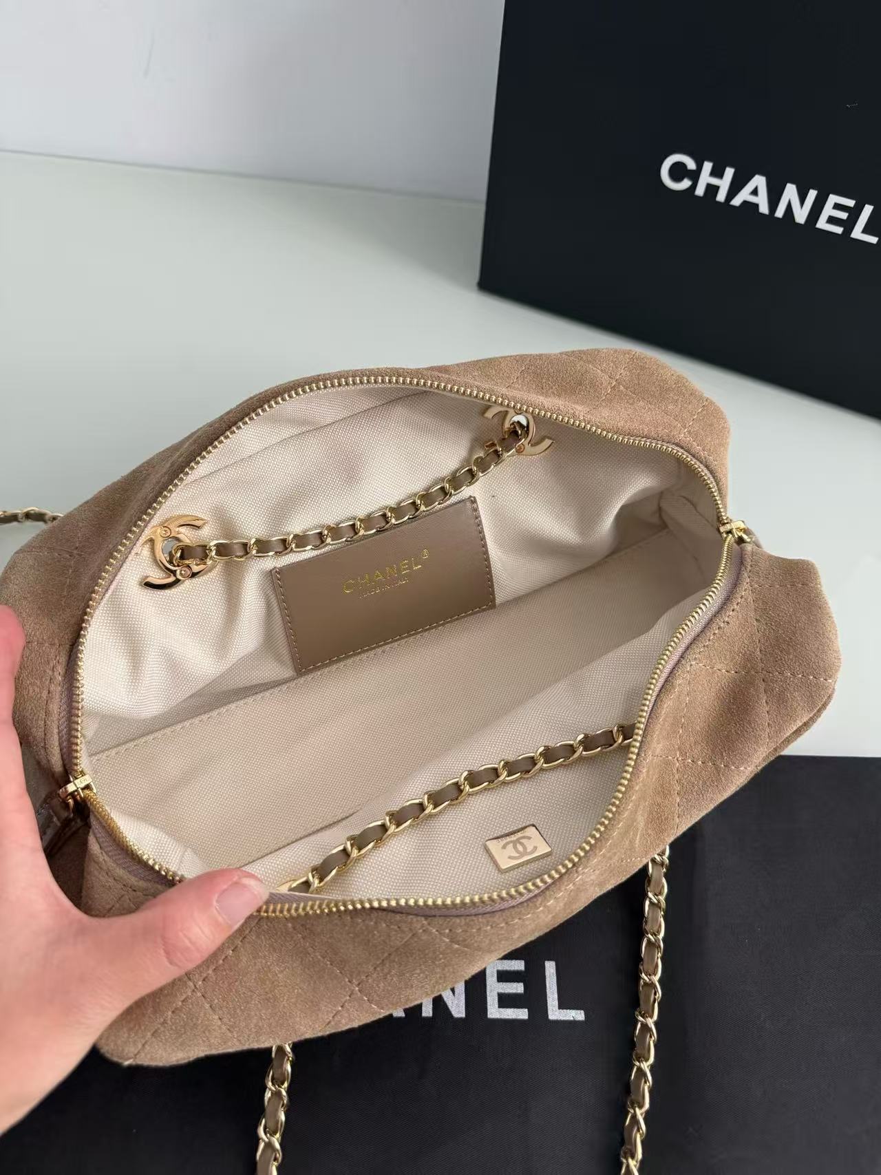 CHANE1 ヌバックレザー チェーンショルダーバッグ【50％割引+送料無料】