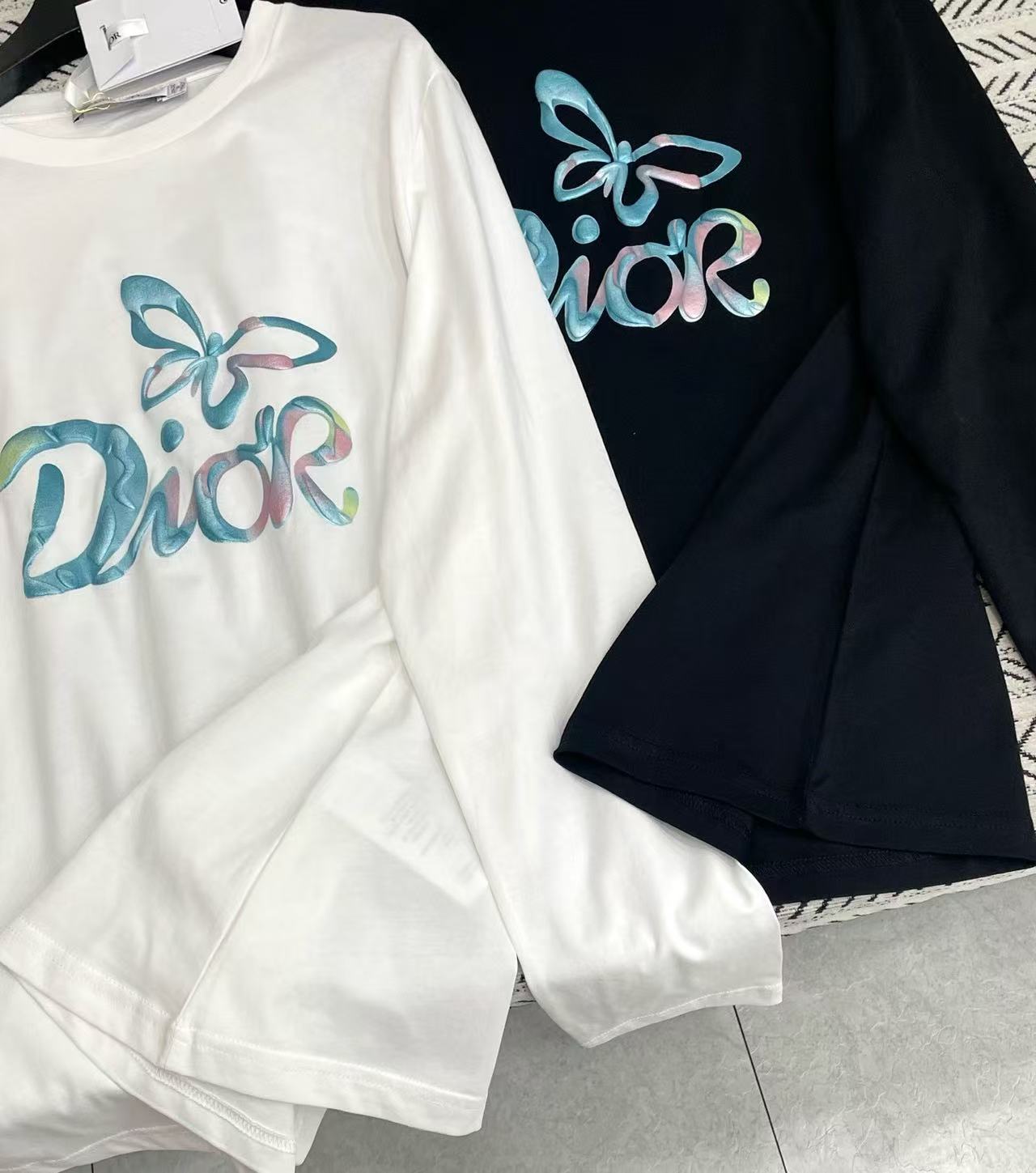 DI0Rバタフライ・レター 長袖Tシャツ【50％割引+送料無料】