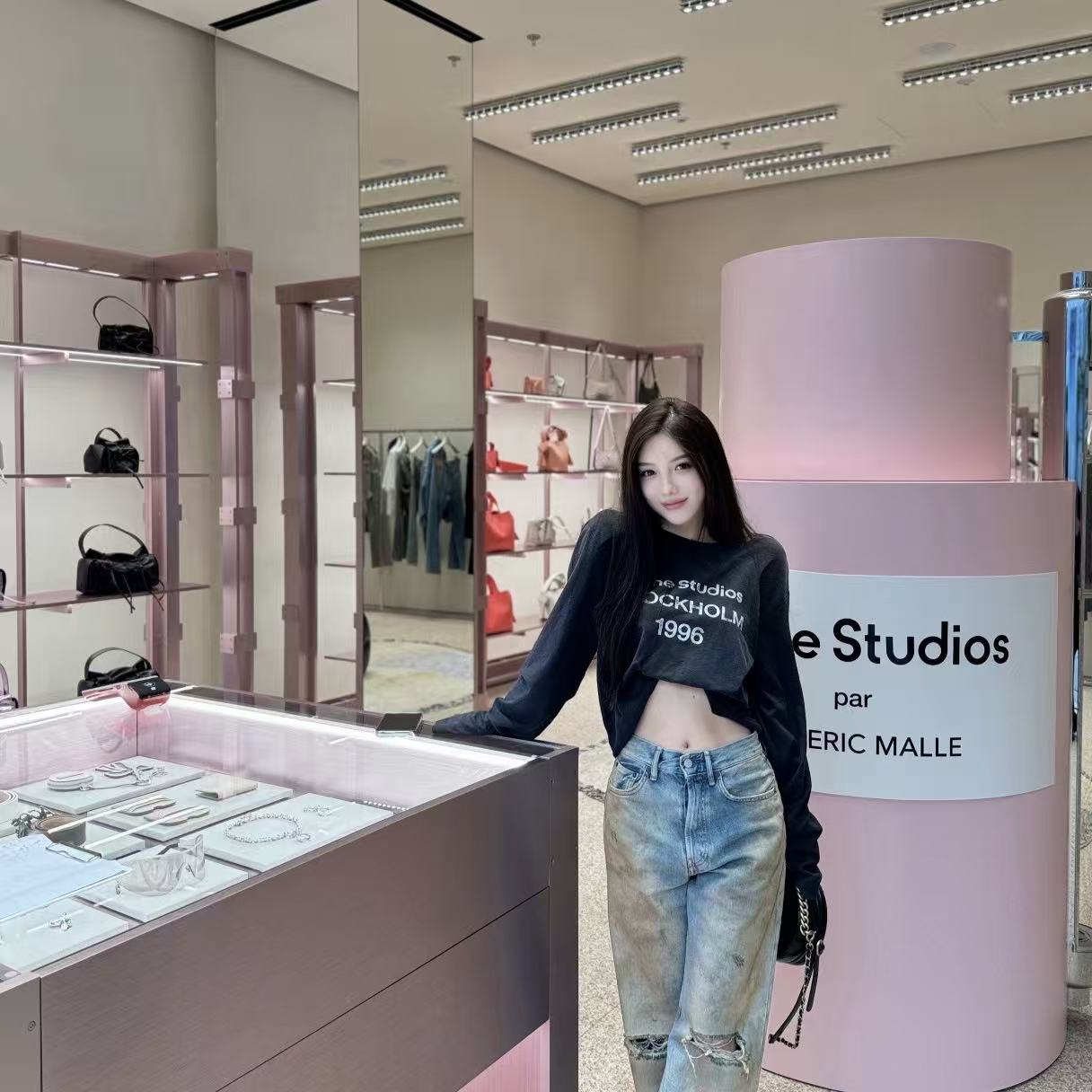 Acne Studios長袖レターTシャツ【50％割引+送料無料】
