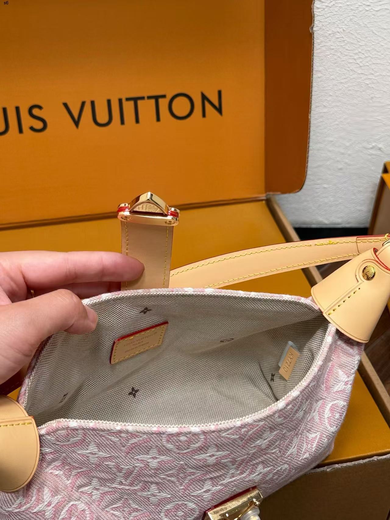 LV Monogramハンドバッグ【50％割引+送料無料】