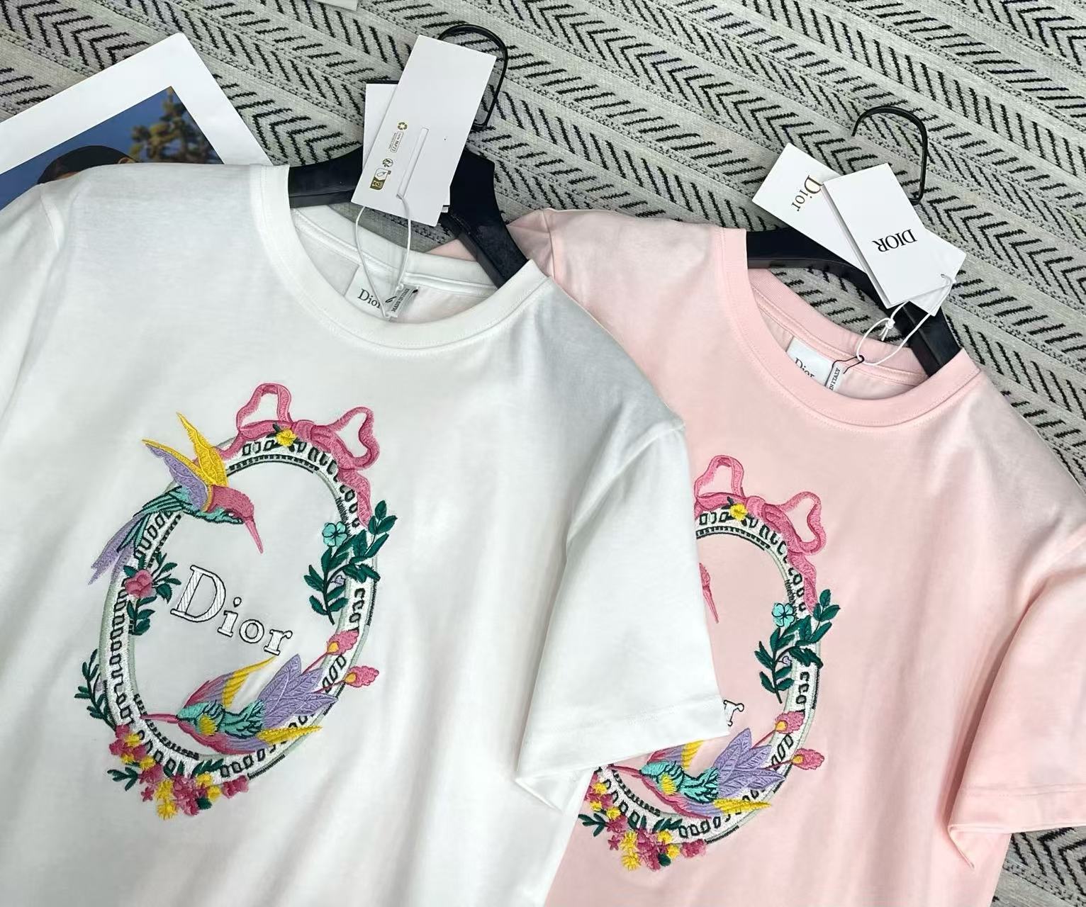 DI0R刺繍入りレターTシャツ【50％割引+送料無料】