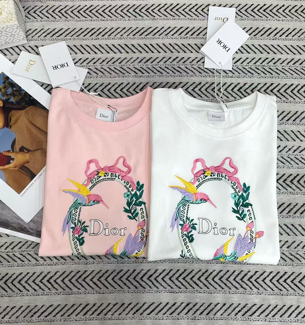 DI0R刺繍入りレターTシャツ【50％割引+送料無料】