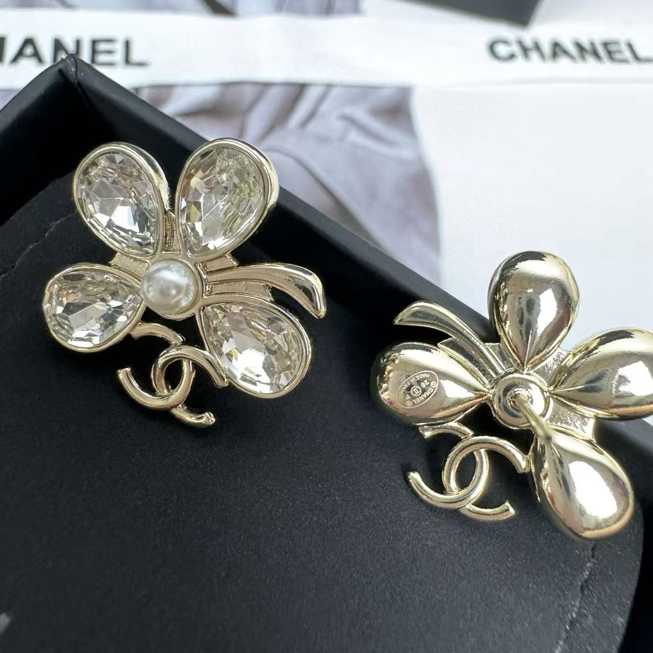 CHANE1 ダブルCフラワーダイヤモンドスタッドピアス【50％割引+送料無料】